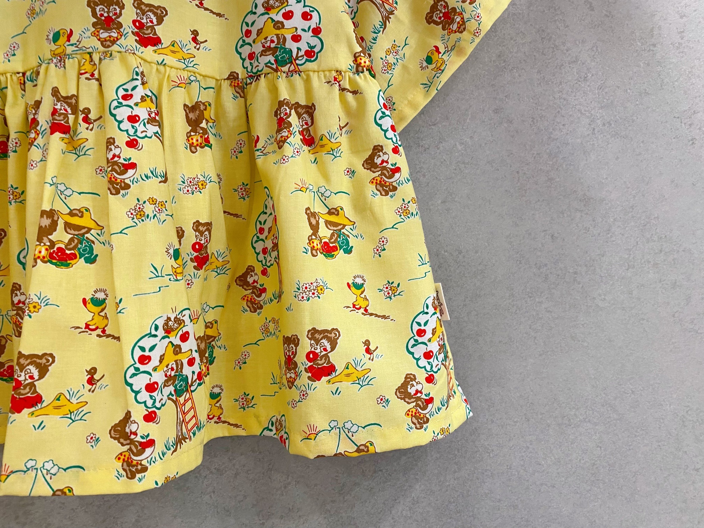 黃底摘蘋果 裙擺搖搖短袖上衣(120)