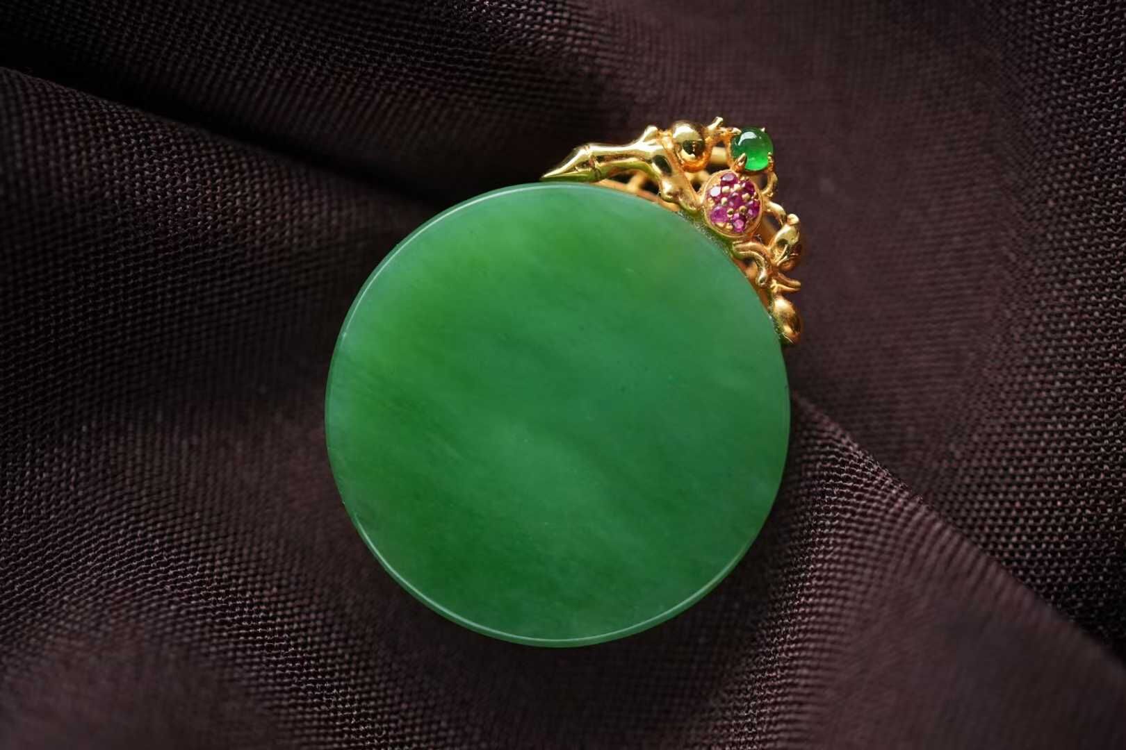 519424 和田玉碧玉濃郁果綠圓牌吊墜 ( 20mm直徑)