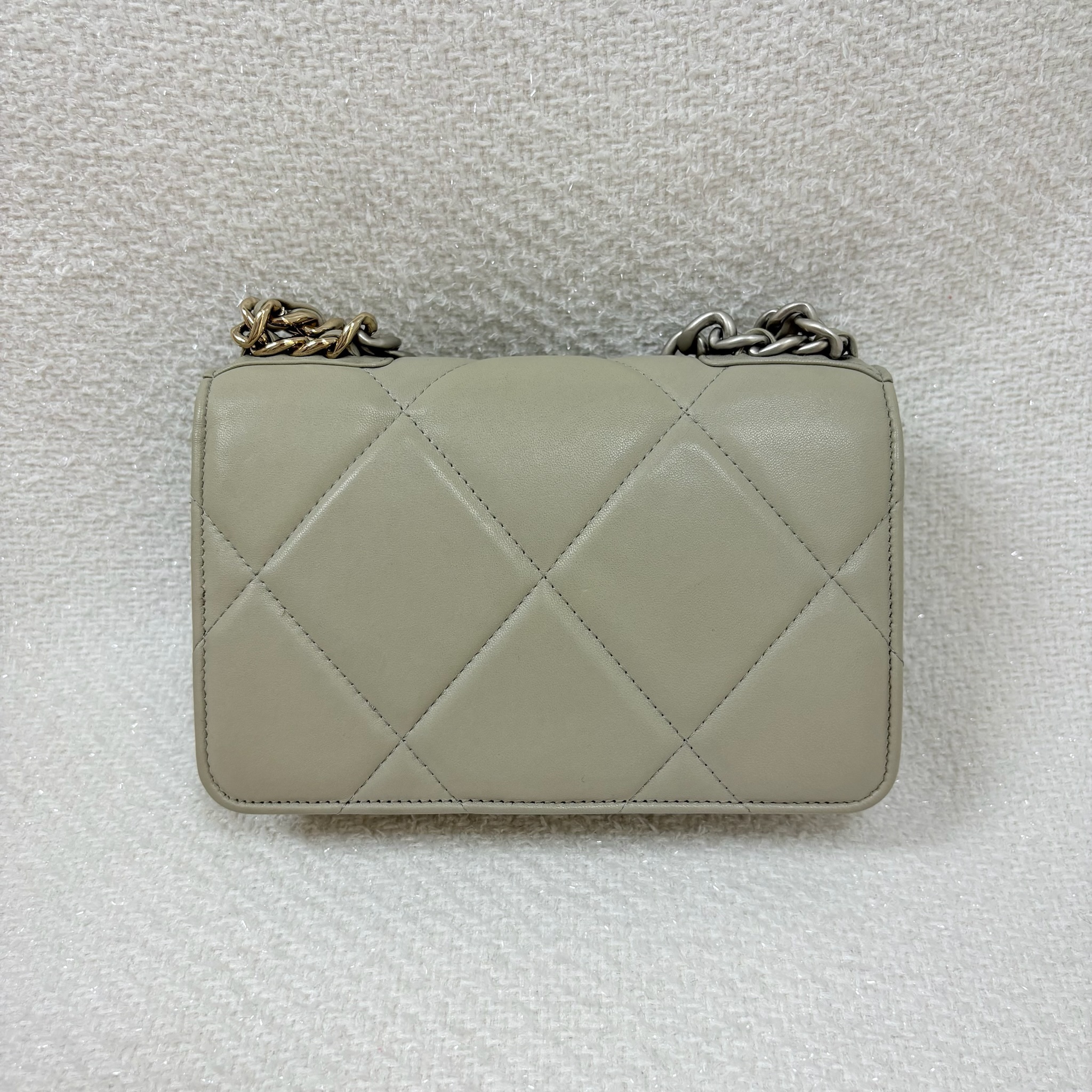 Chanel 19 WOC - Grey / Ghw&Shw