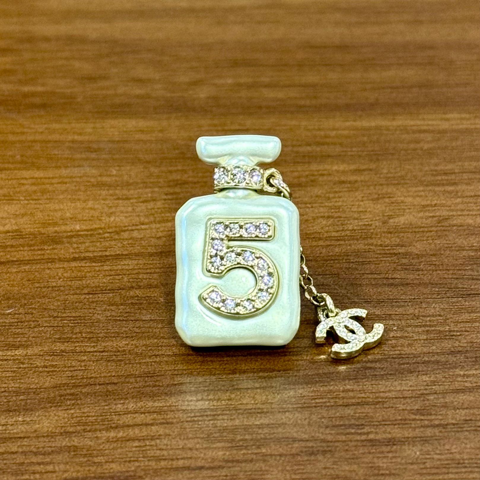 全新CHANEL胸針 AB8478 珍珠白貝母 NO.5香水樽 #BRAND NEW #香榭站正品