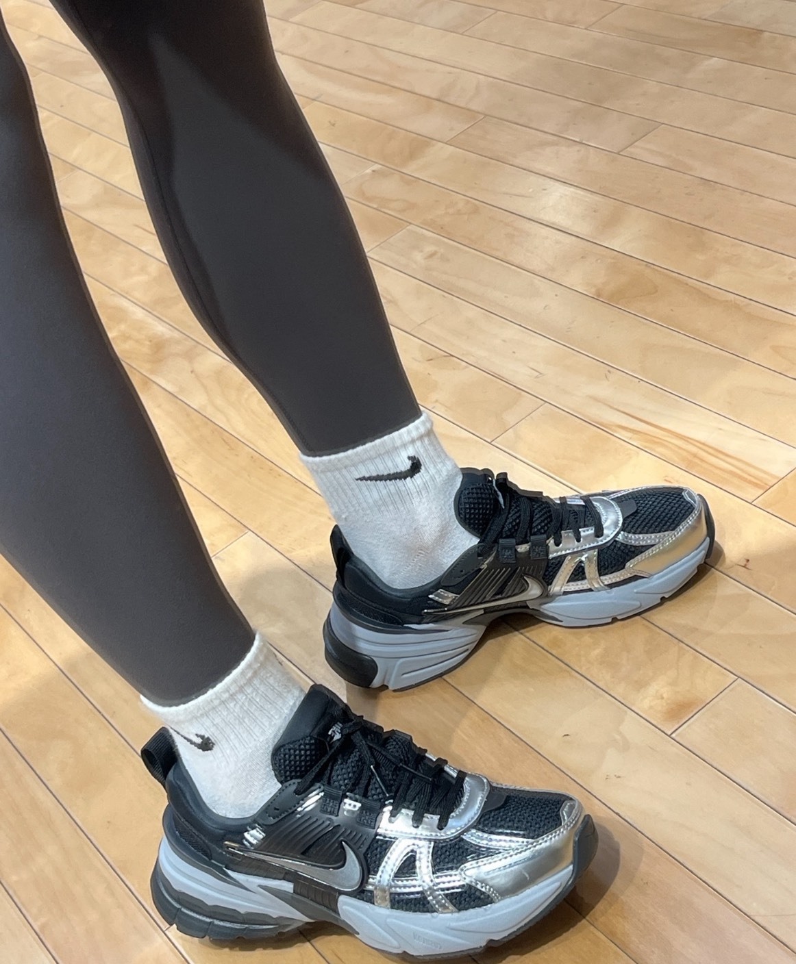 Nike V2K Run 女款黑色跑步鞋 舒適耐磨 運動百搭