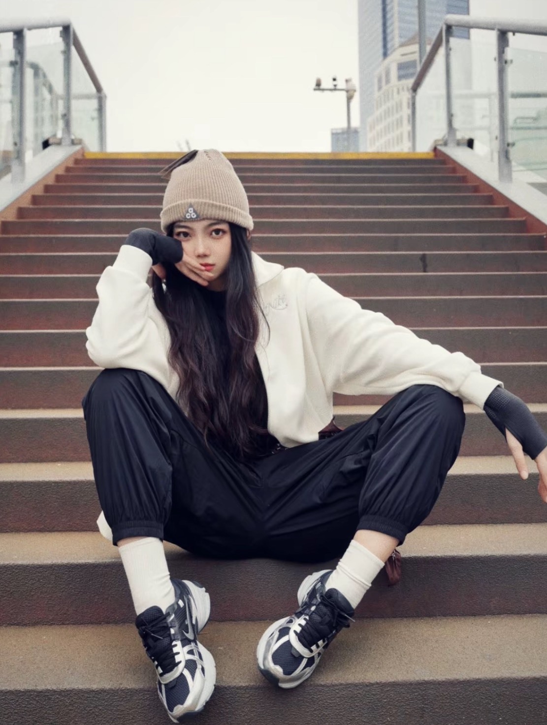 Nike V2K Run 女款黑色跑步鞋 舒適耐磨 運動百搭