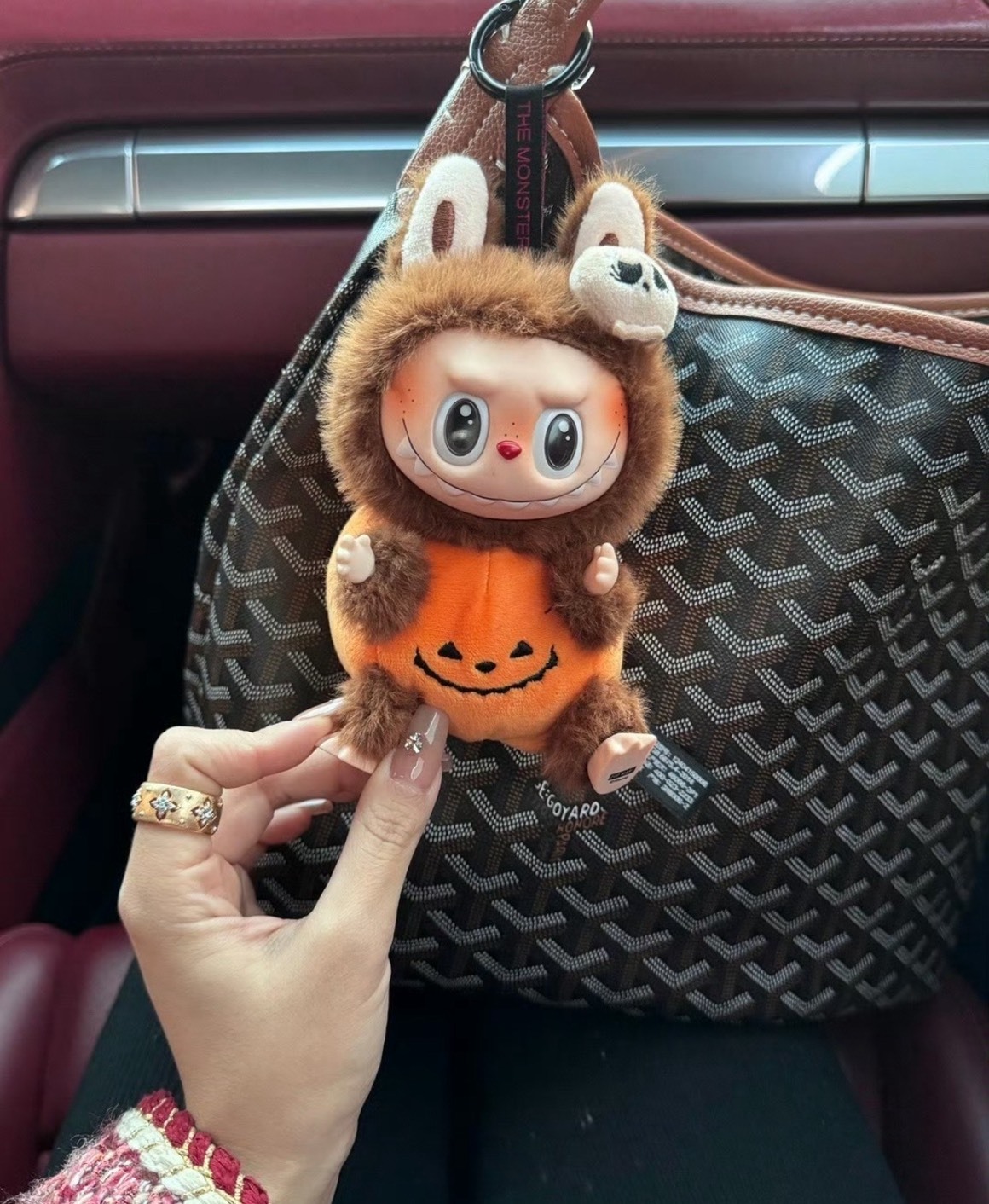 POP MART LABUBU 坐坐南瓜吊飾 怪怪狂歡節系列 Blackpink女神Lisa同款