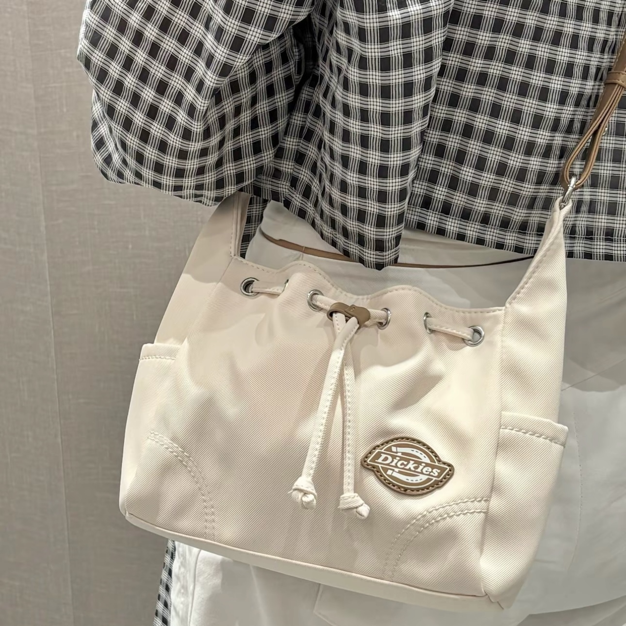 DICKIES 奶杏 手提包 抽繩 磁吸 斜背 休閒百搭 韓系感