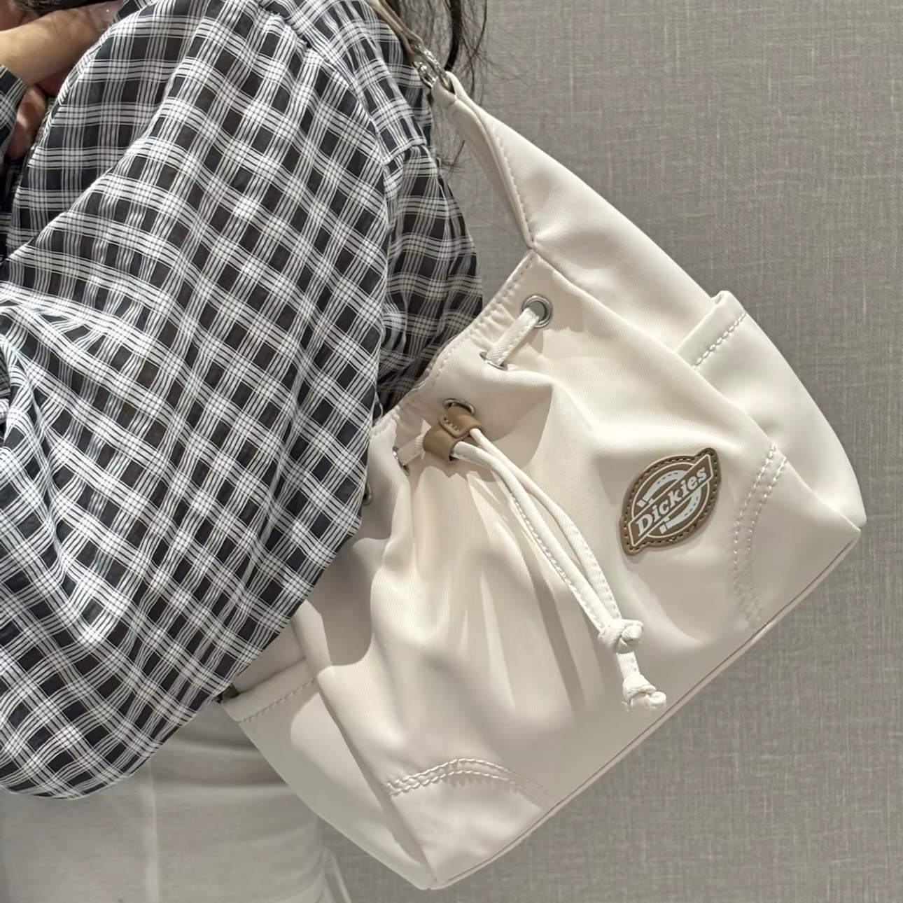 DICKIES 奶杏 手提包 抽繩 磁吸 斜背 休閒百搭 韓系感