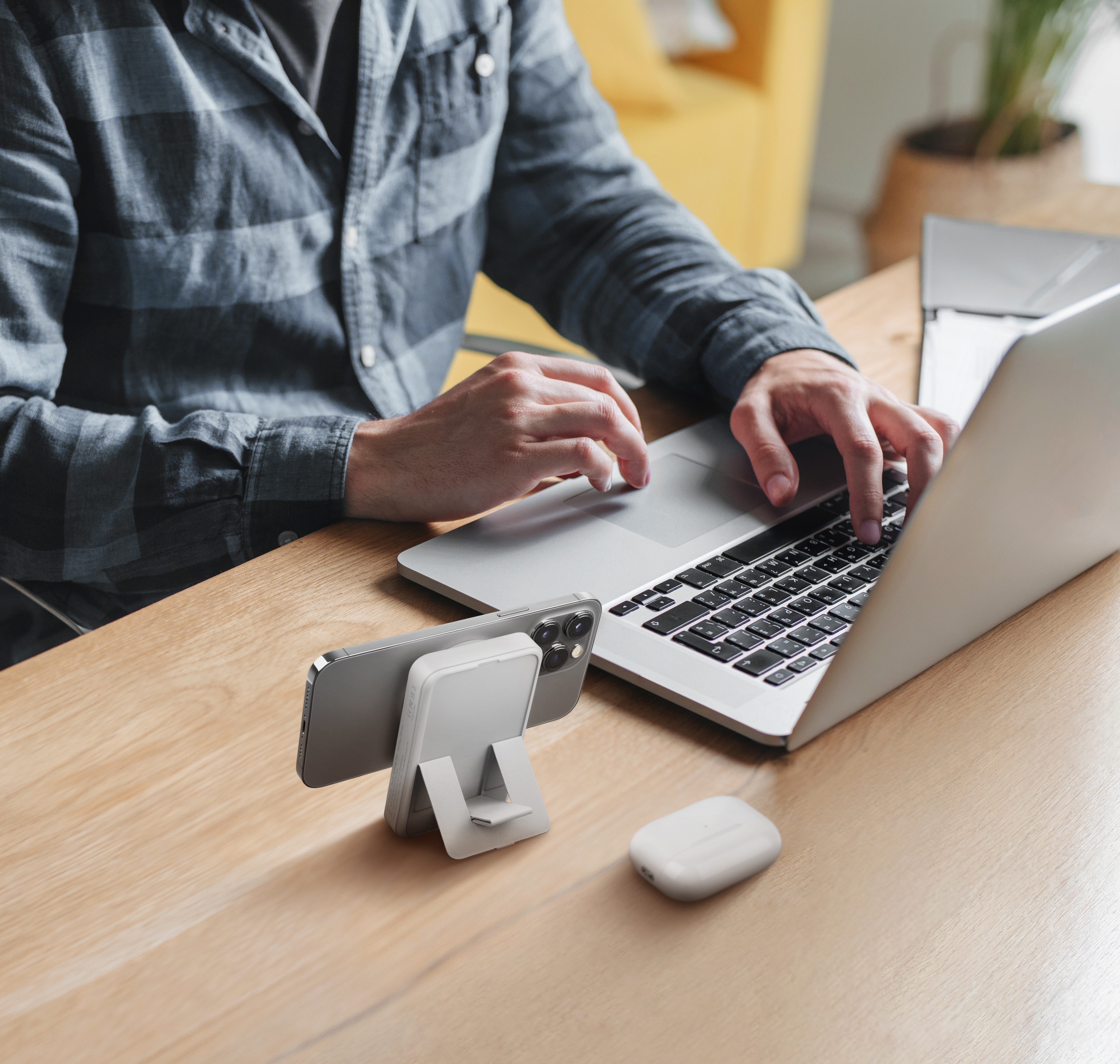 BAZIC GoPower 10000mAh PD20W 磁吸無線手錶充電器+行動電源