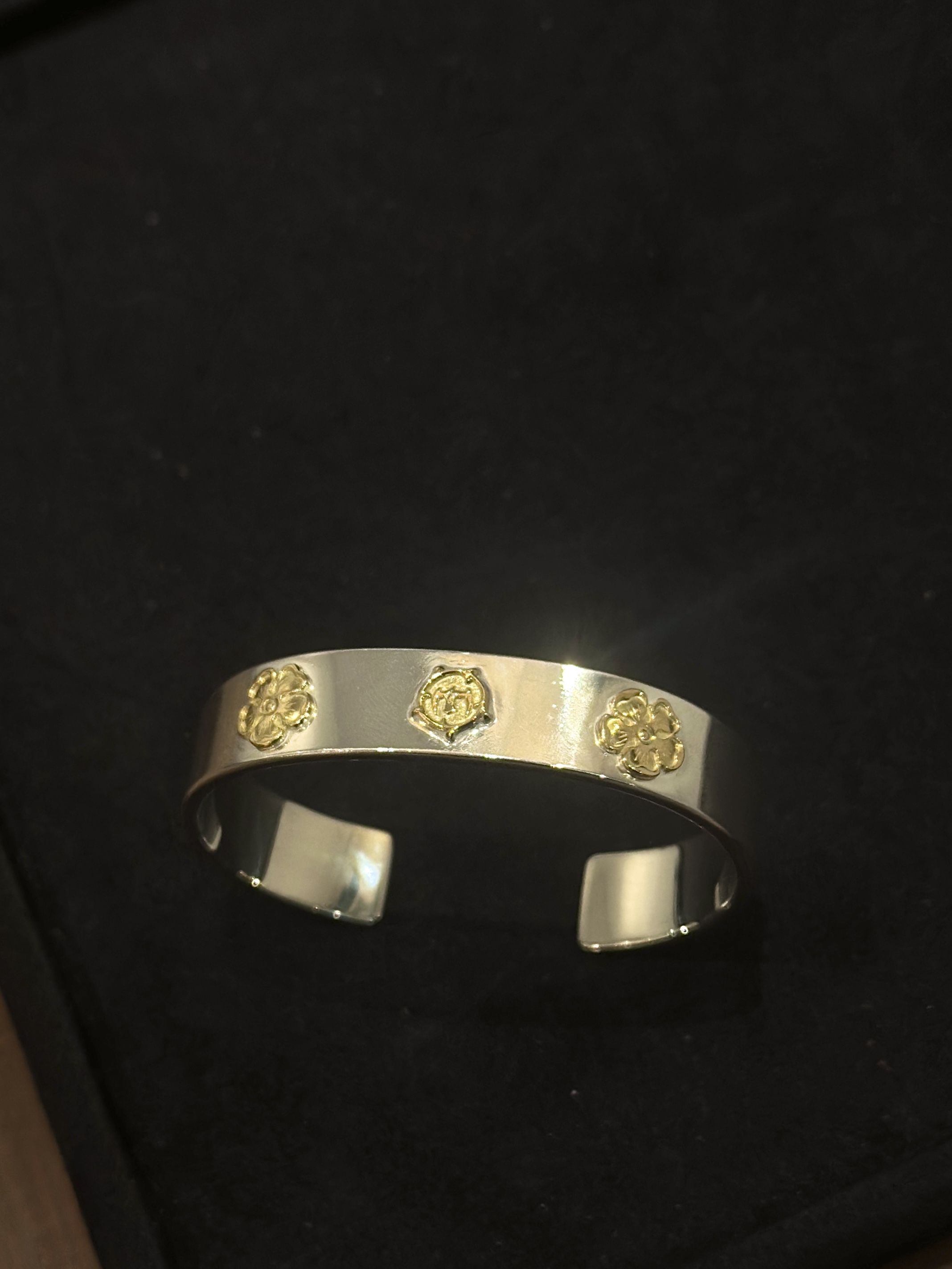 12mm浮雕點金雙金花平打手鐲 M