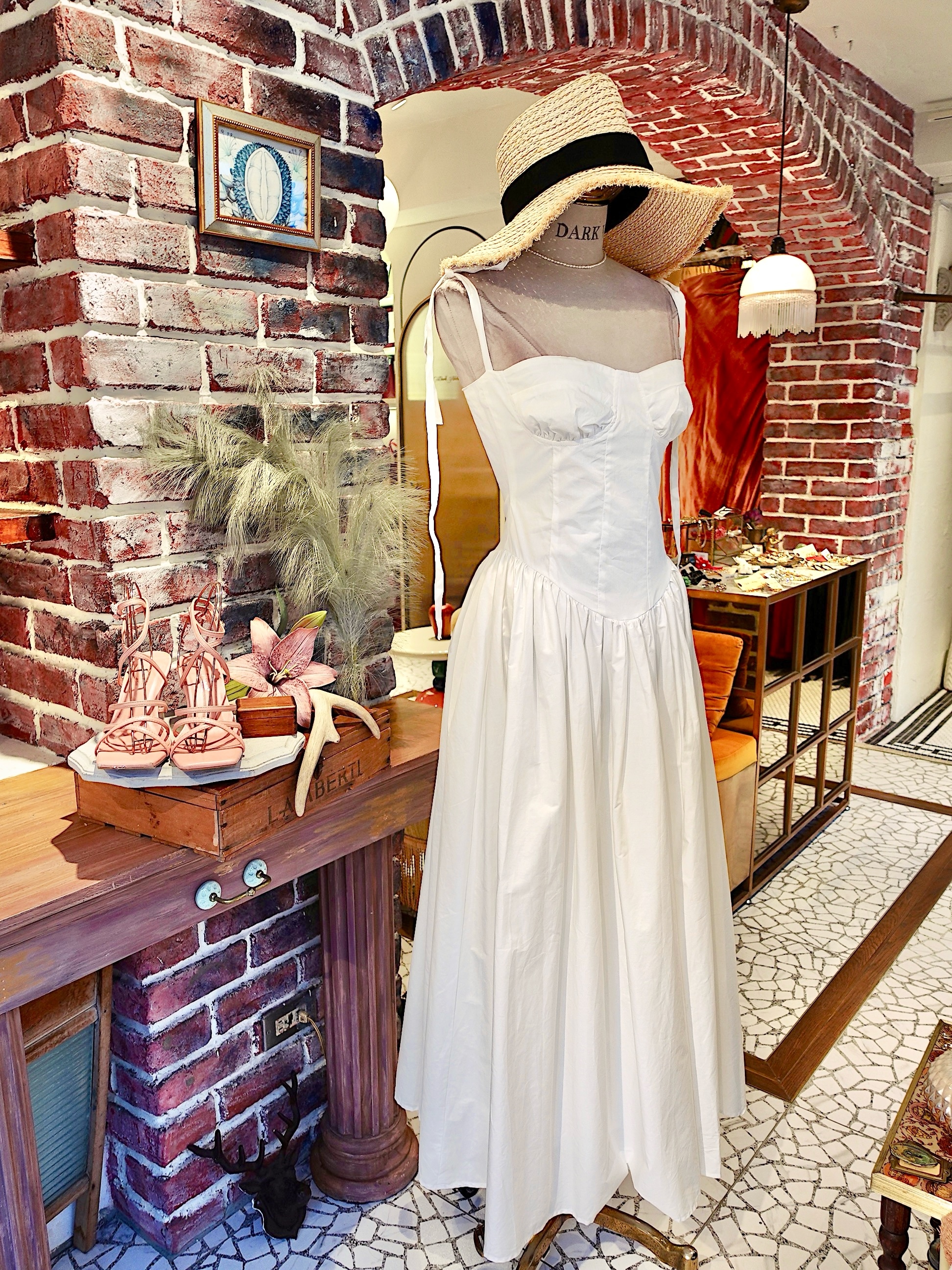 Baby White白色桃心領抽縐澎澎裙Maxi Dress