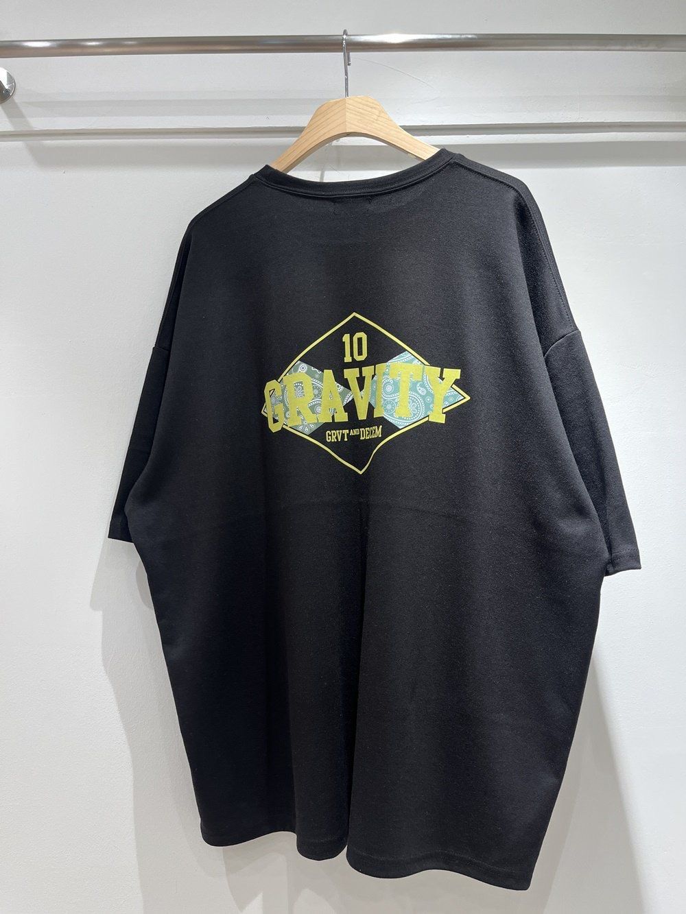 OverSize英文字圖案短袖Tee 10.GVTY-0218T