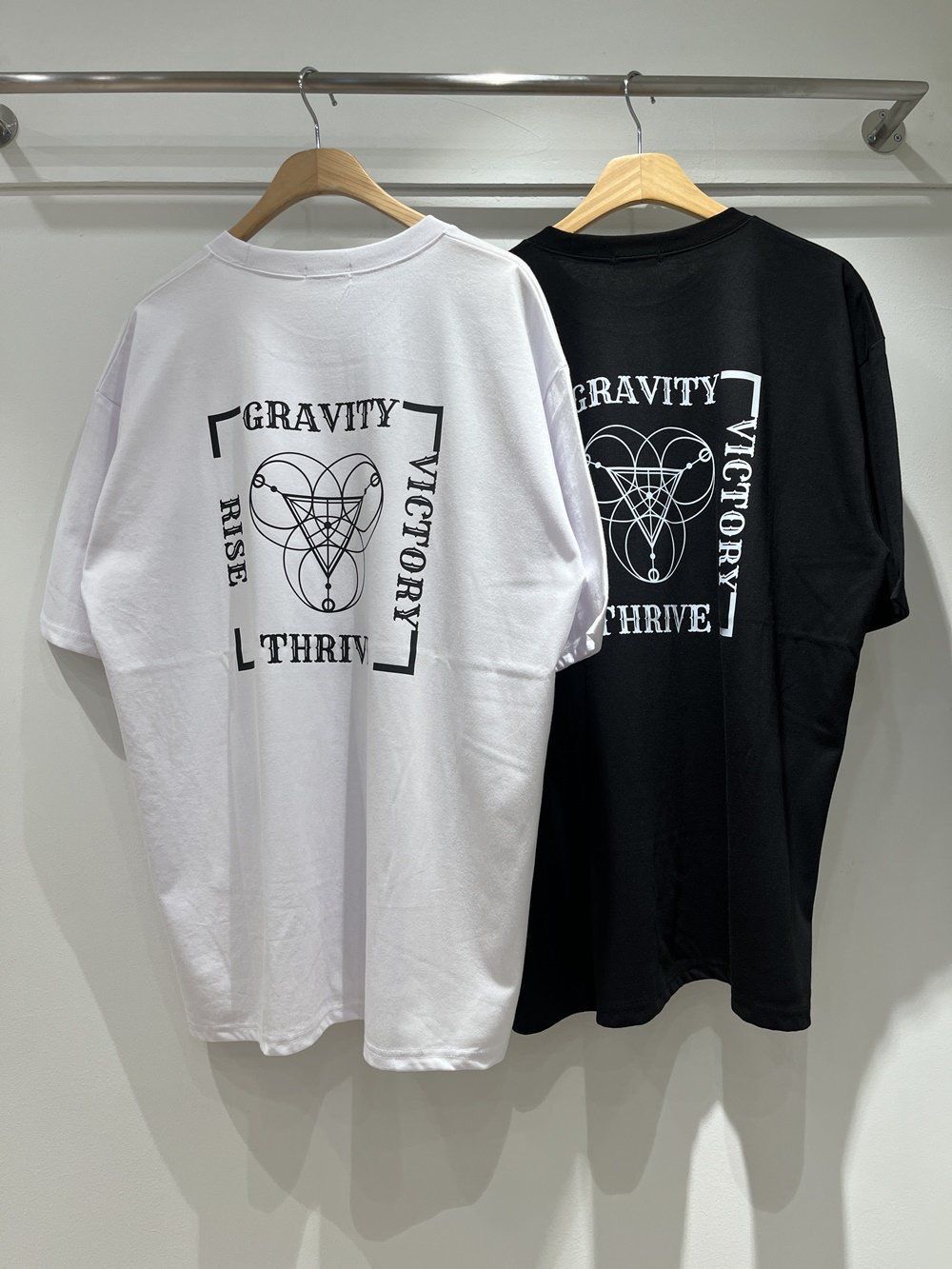 OverSize英文字圖案短袖Tee 10.GVTY-0220T