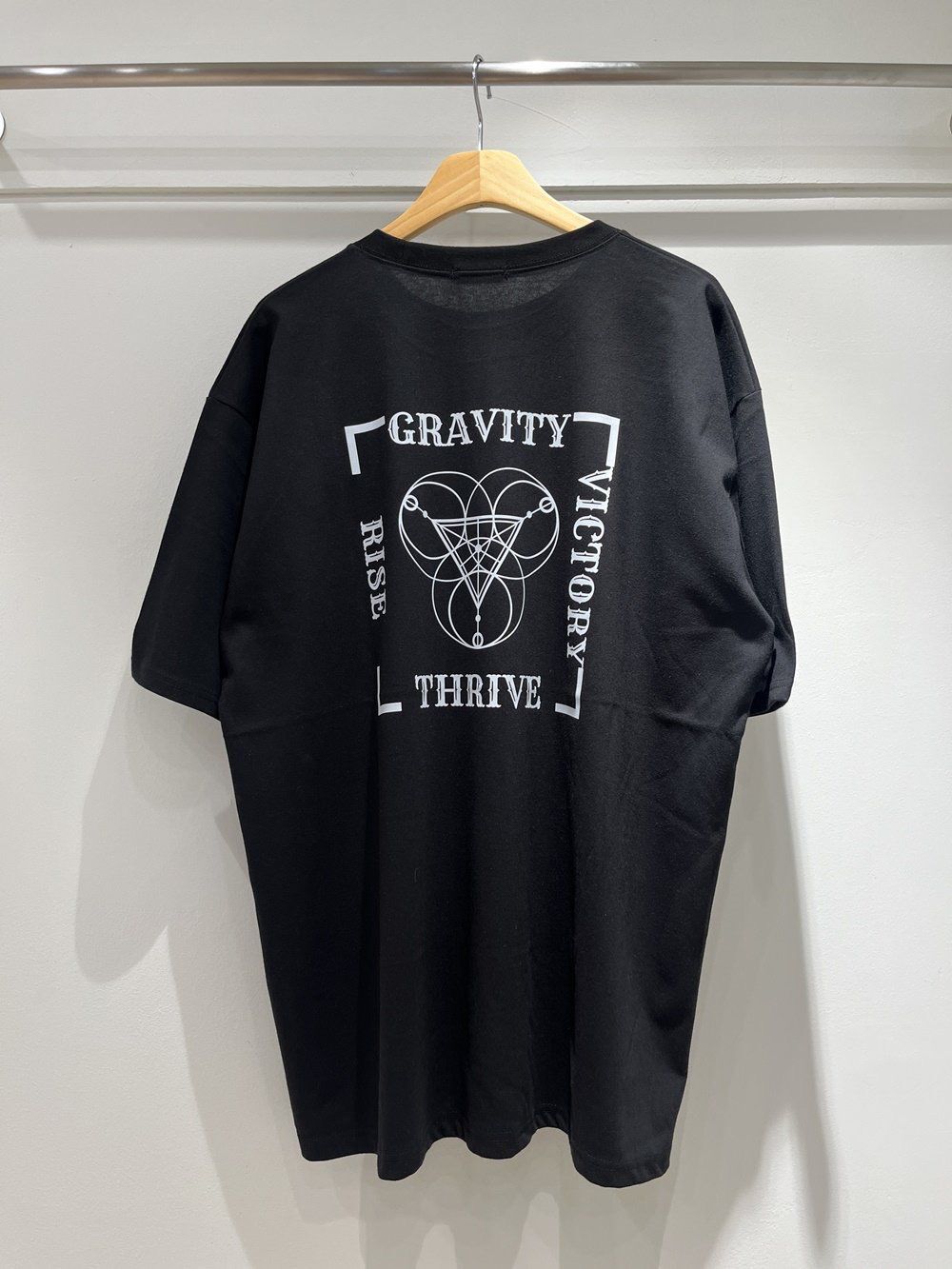 OverSize英文字圖案短袖Tee 10.GVTY-0220T