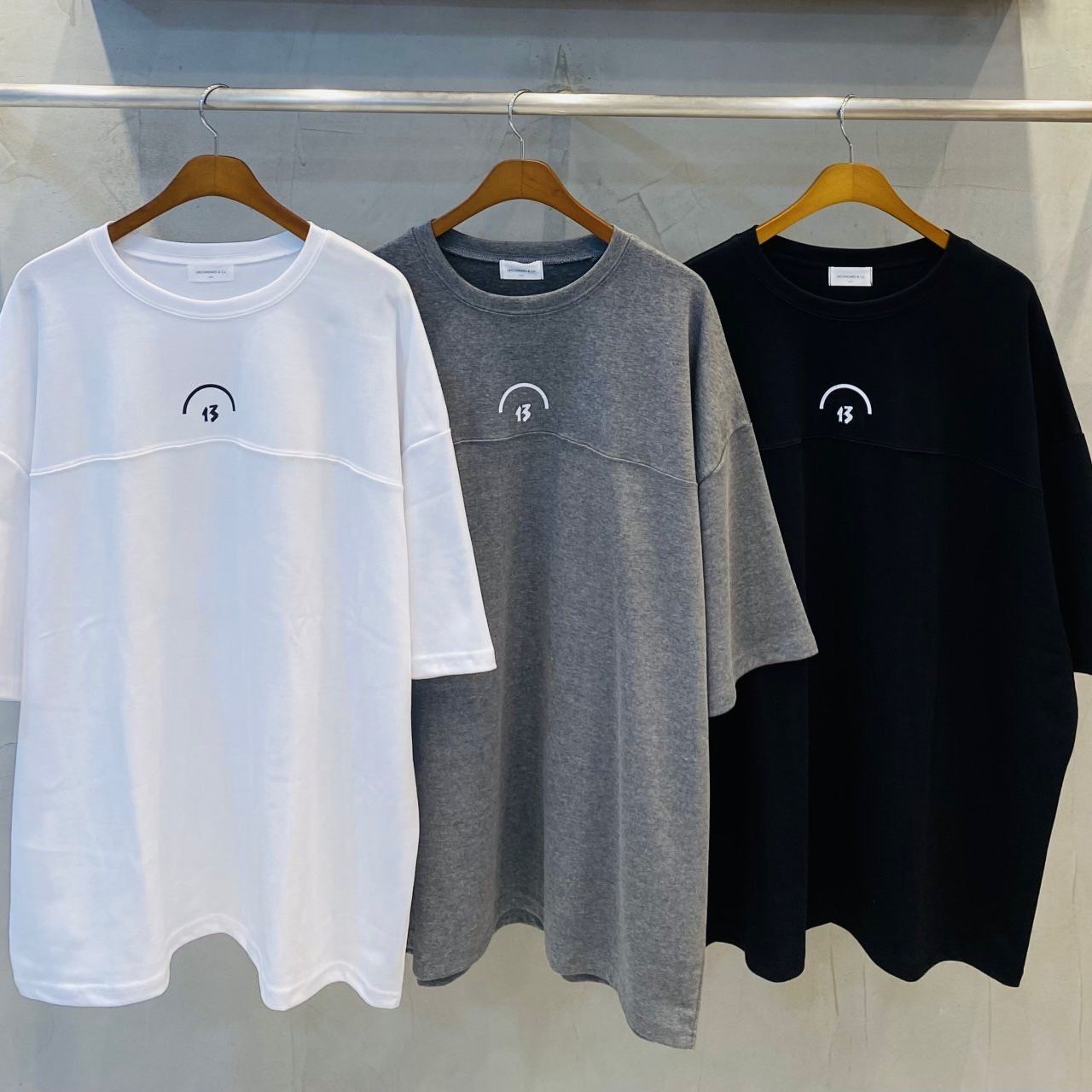 OverSize英文字圖案短袖Tee UNSTANDARD-117T