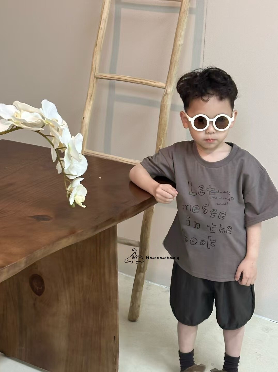 墨灰手寫字母寬版上衣