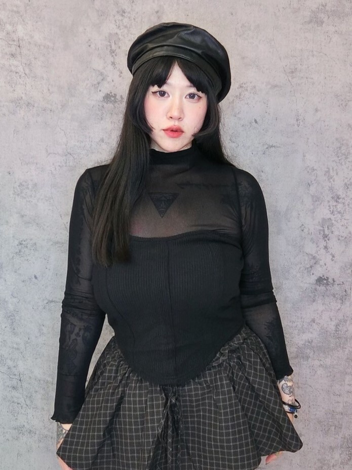 木耳邊素色透膚內搭