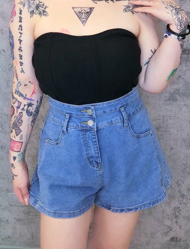 顯瘦剪裁雙排釦造型割線牛仔短褲