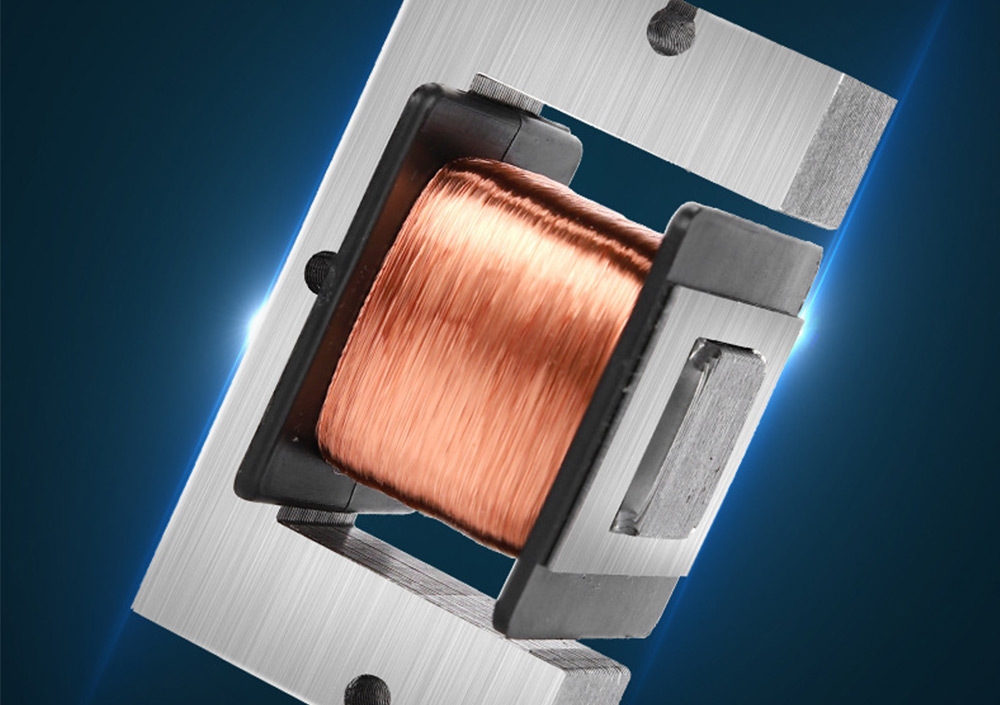 本魚缸打氣機採用高效全銅電機與一體式氣室設計