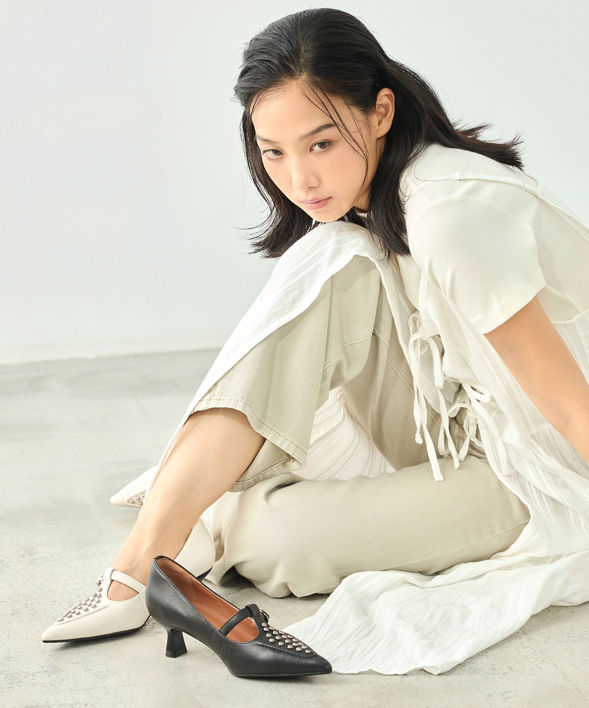 Norma 復古鉚釘小低跟鞋 (兩色)