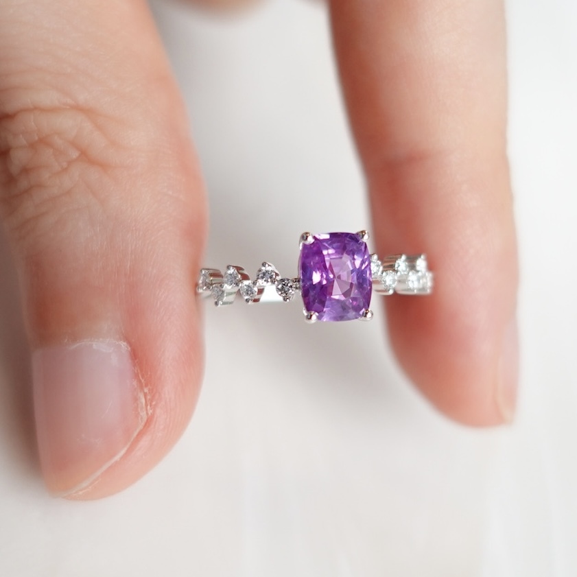 18K金天然紫色藍寶石鑽石滿天星戒指 (帶Guild證書)