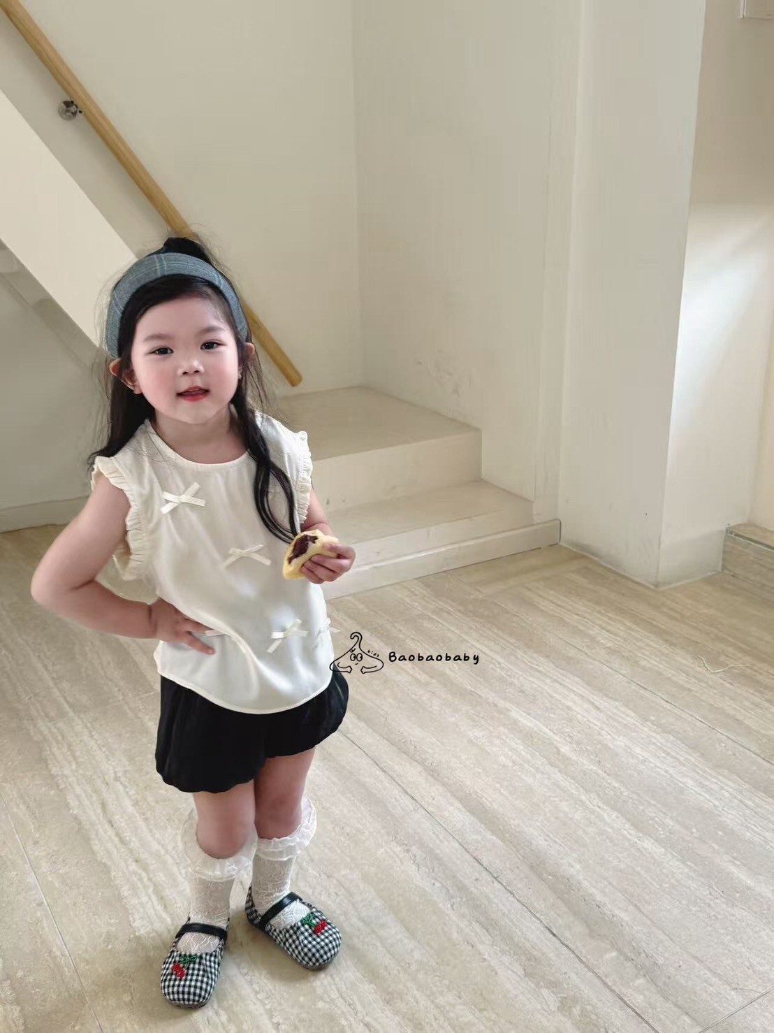 滑面質感蝴蝶背心