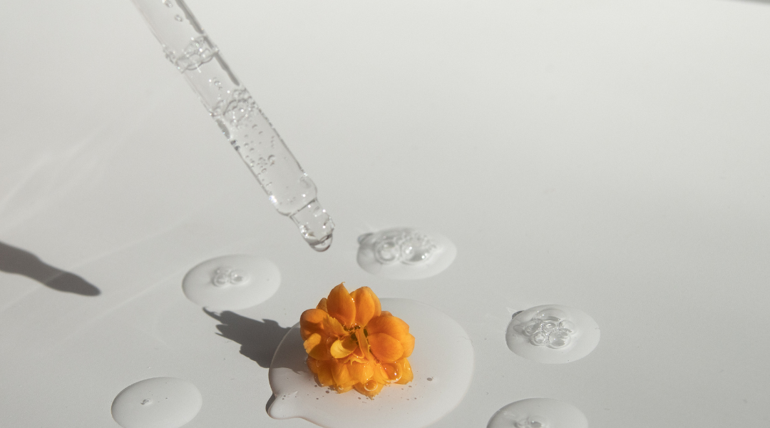 醫美療程後的術後保養至關重要，關係到肌膚的修復速度與最終療程效果。許多人認為只要加強保濕就能護理術後肌膚，但其實，由內而外面面俱到才是關鍵！