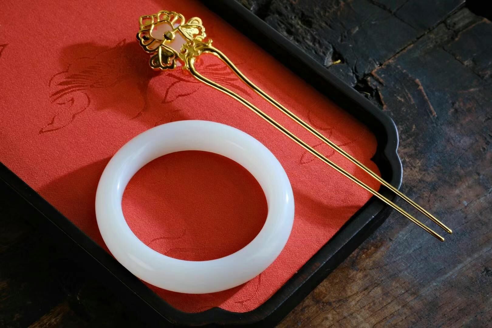 519713 56.6mm和田玉羊脂白玉手鐲+發釵