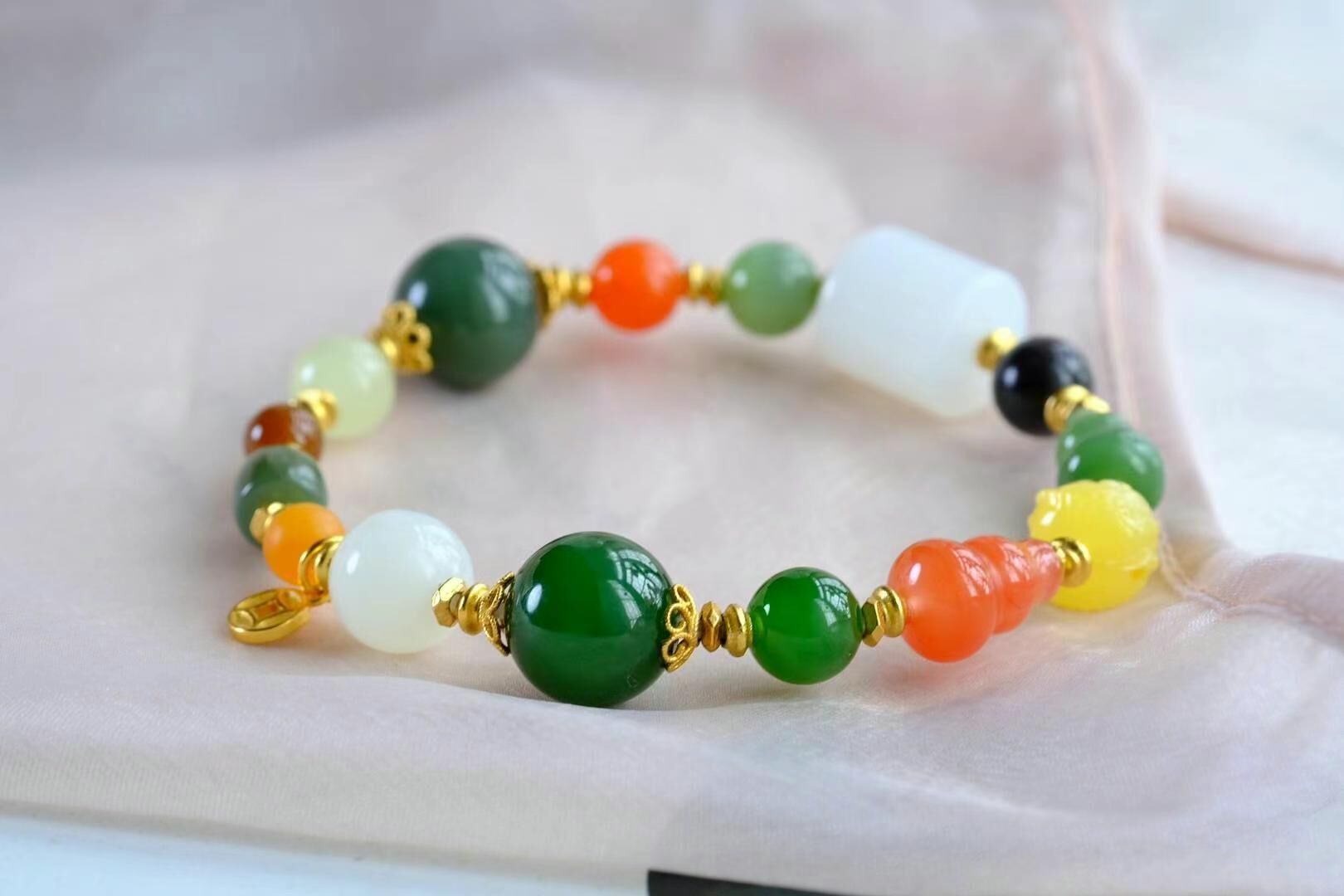 519717 和田玉多寶手串