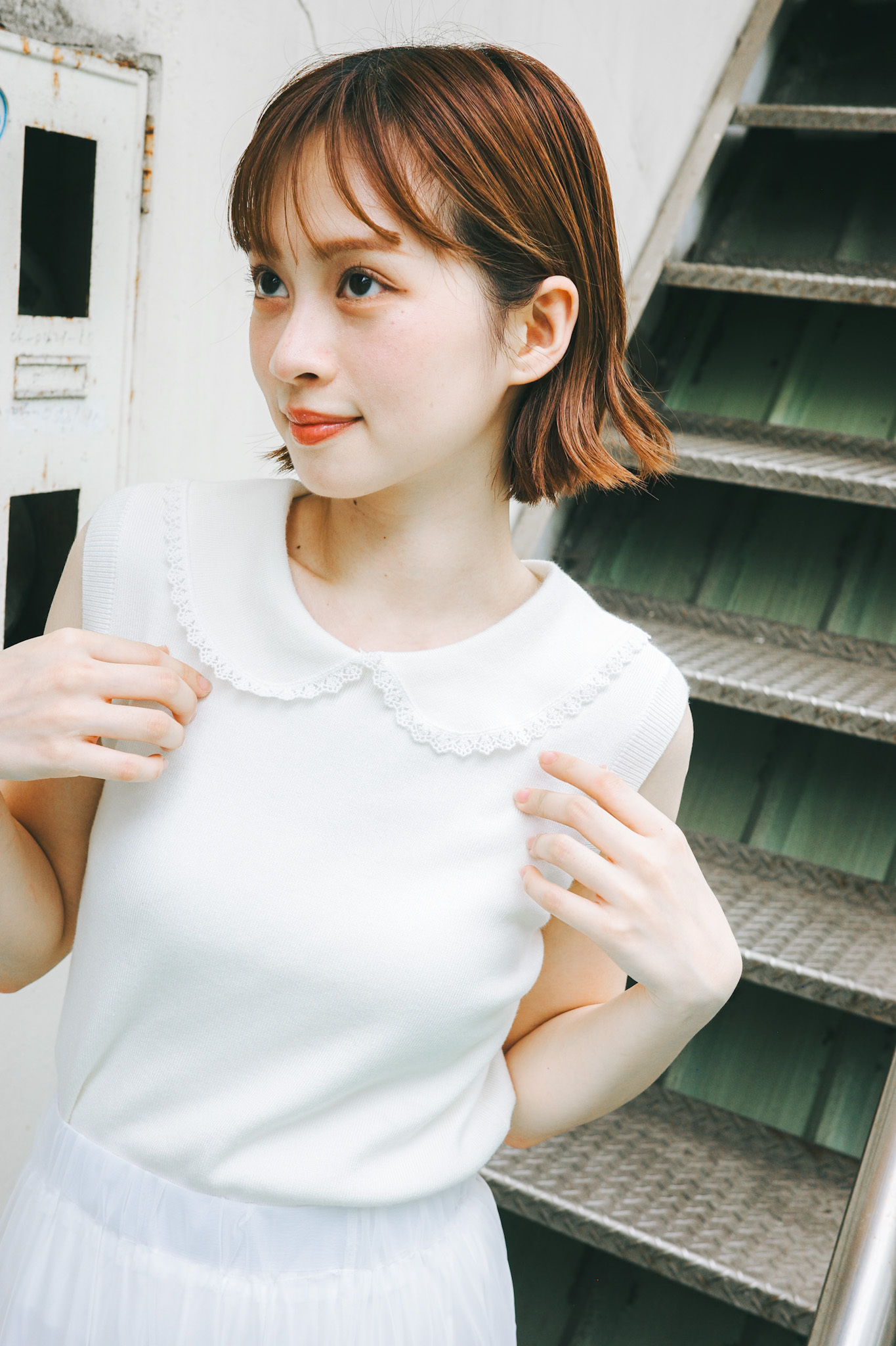 兩色 / 蕾絲翻領針織背心 / Lace Collar Detail Knit Vest