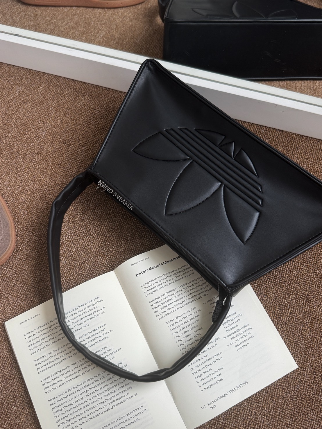 Adidas 單肩腋下包