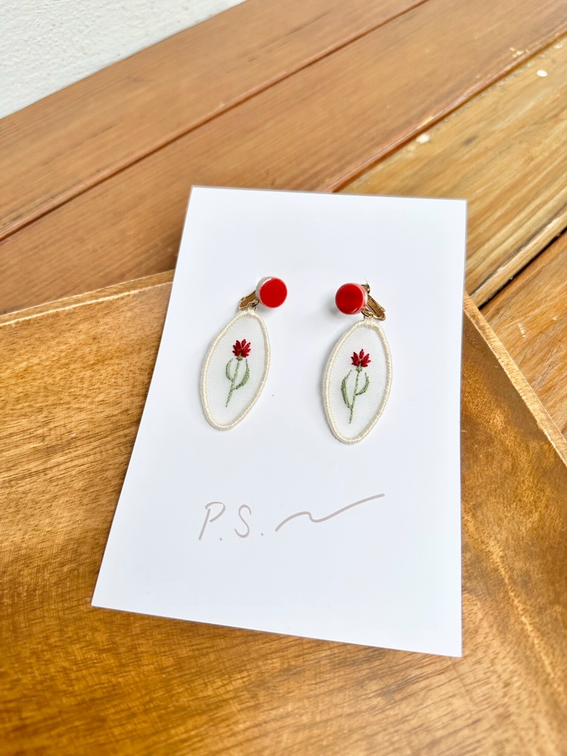 [scllage] P.S.系列 - 刺繡耳夾 | 康乃馨 | L | NO.102