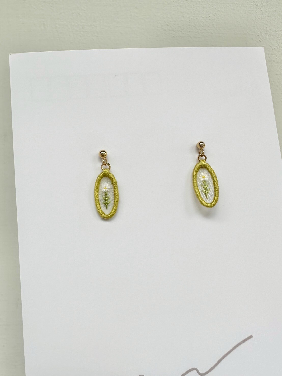 [scllage] P.S.系列 - 刺繡耳針 | 瑪格麗特菊 | S | NO.103