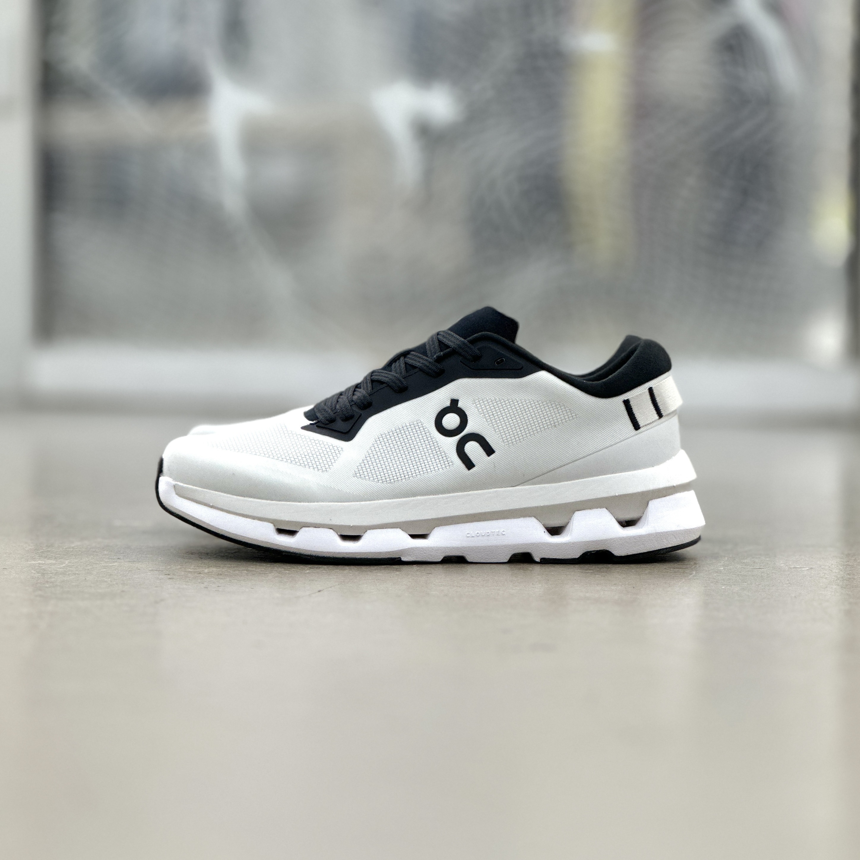 On Cloudzone Ice Black