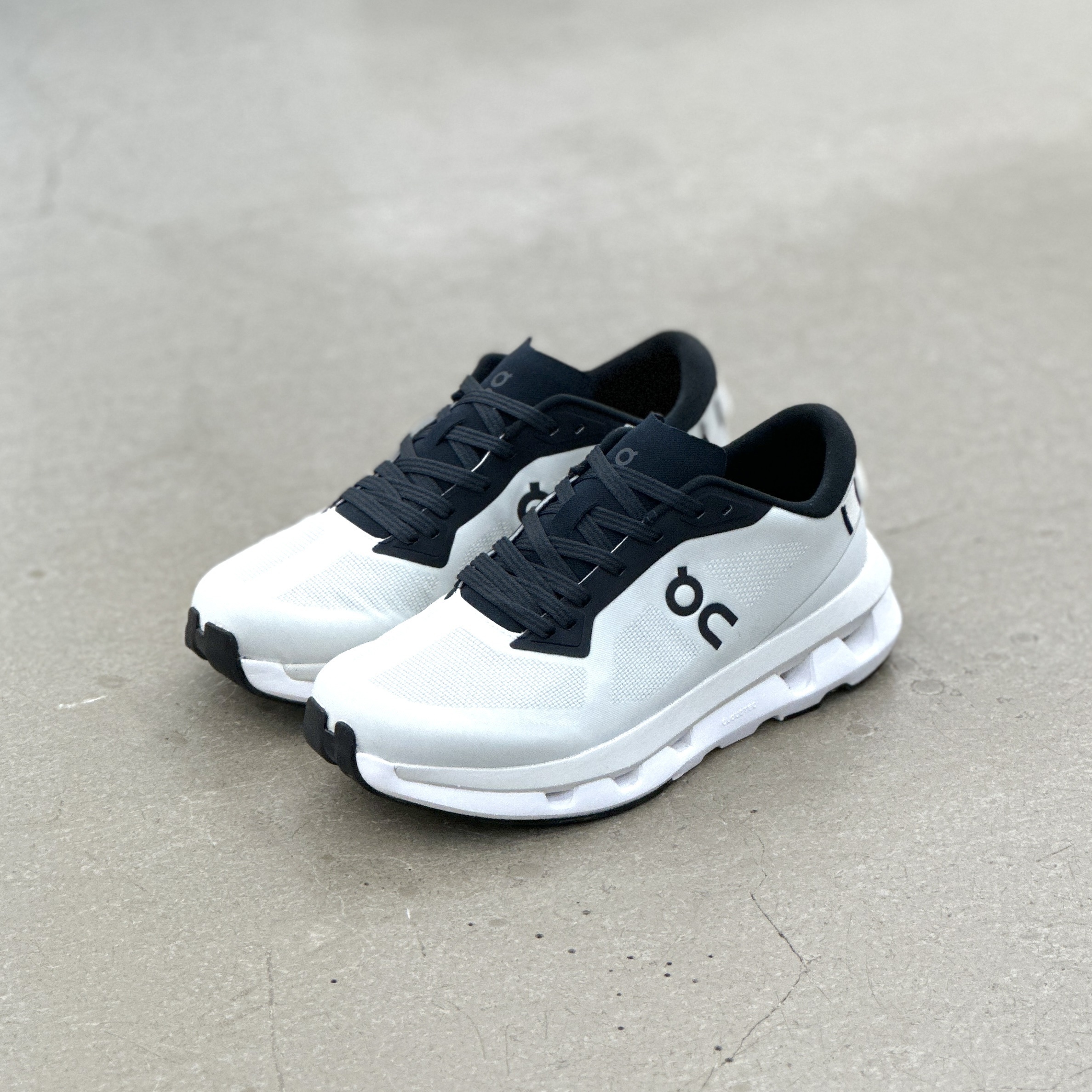 On Cloudzone Ice Black