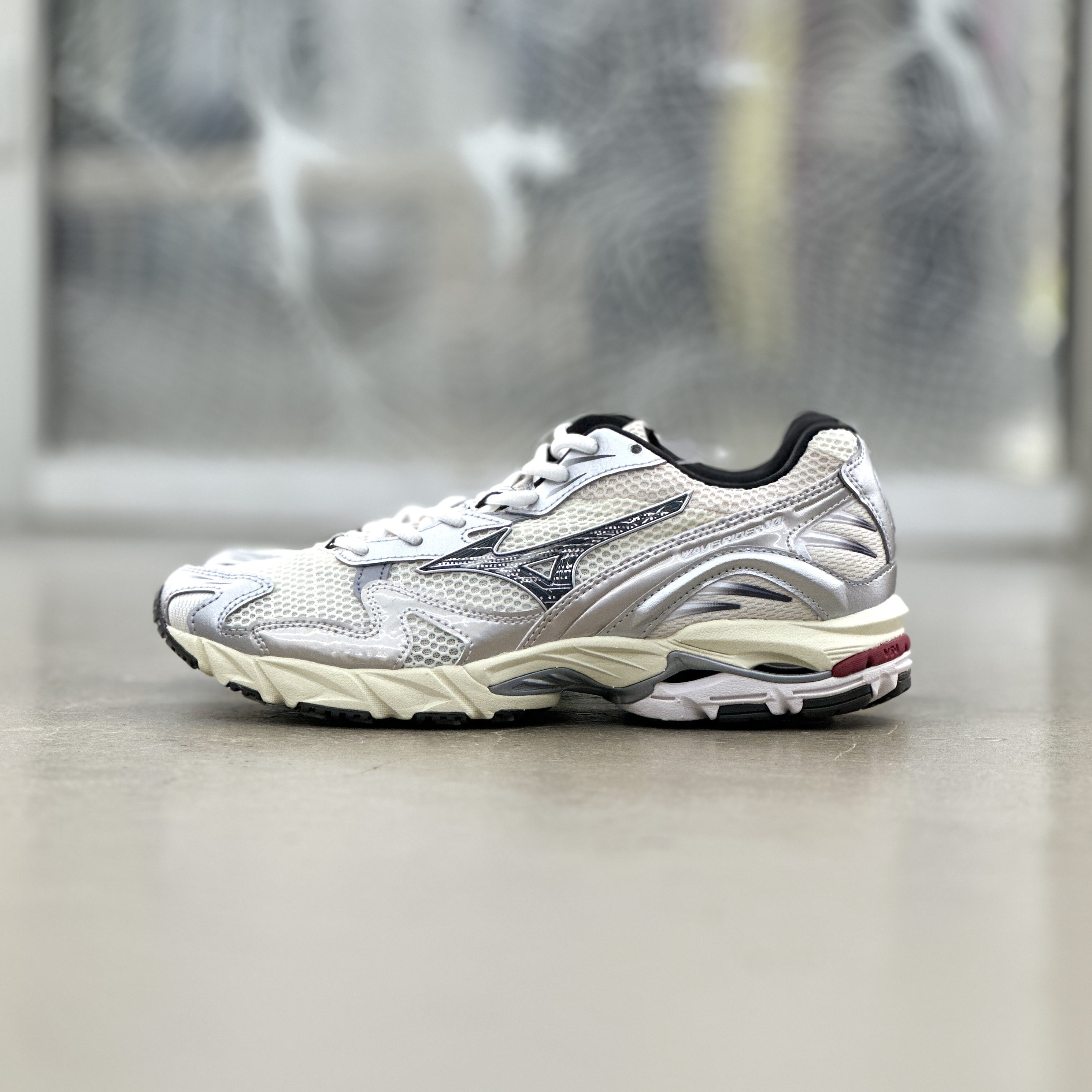 Mizuno Wave Rider 10 White Black Red