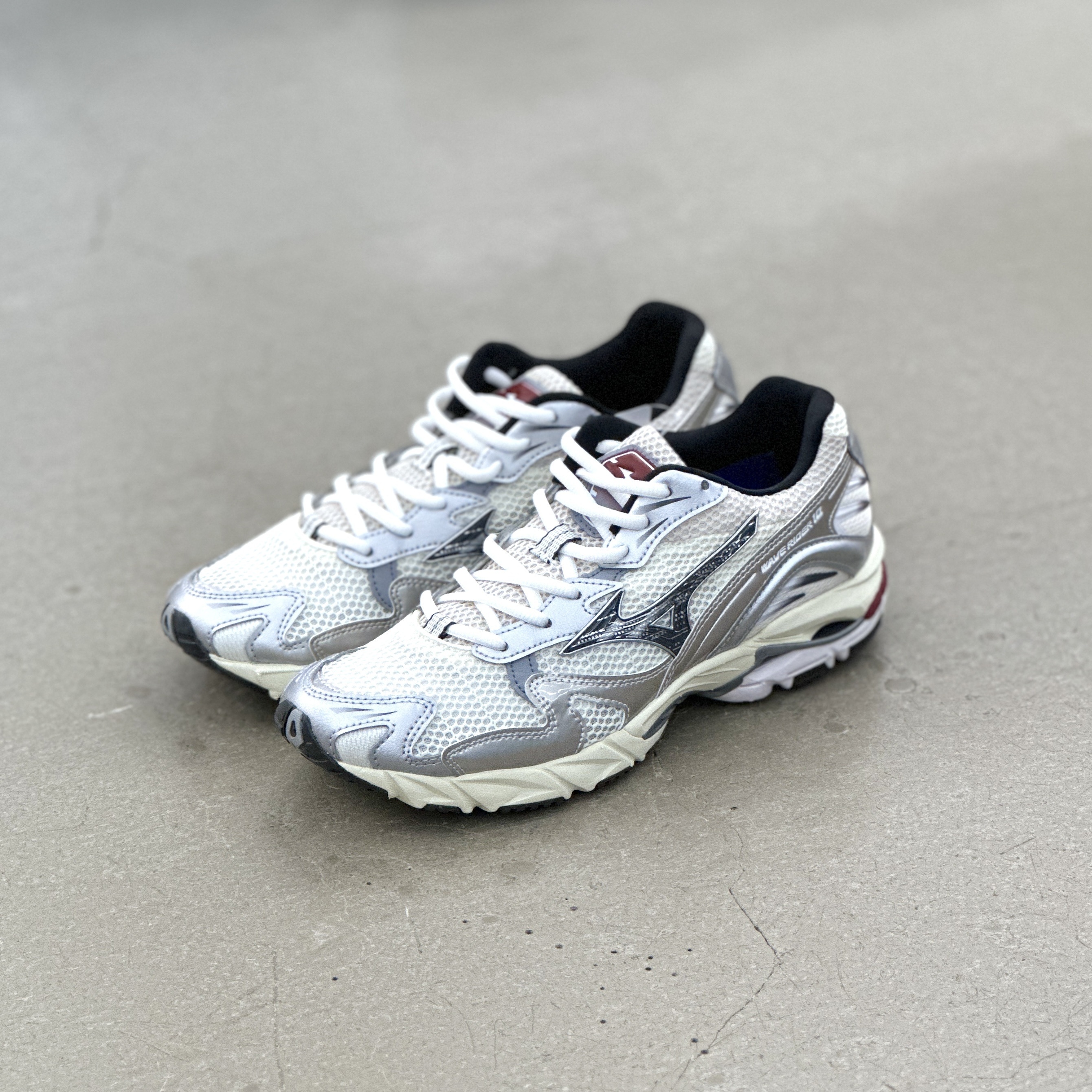 Mizuno Wave Rider 10 White Black Red