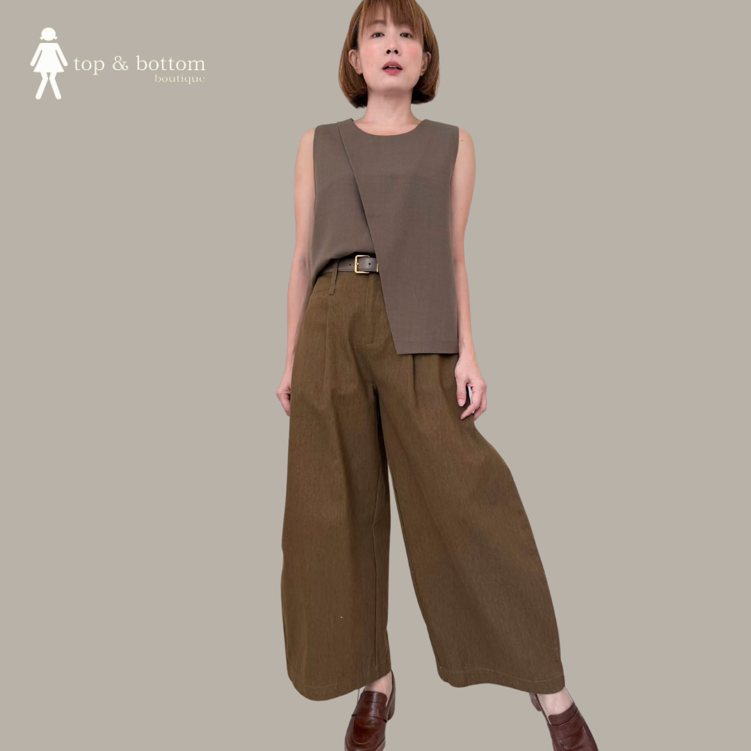 SOLID SLEEVELESS LAYERED BLOUSE