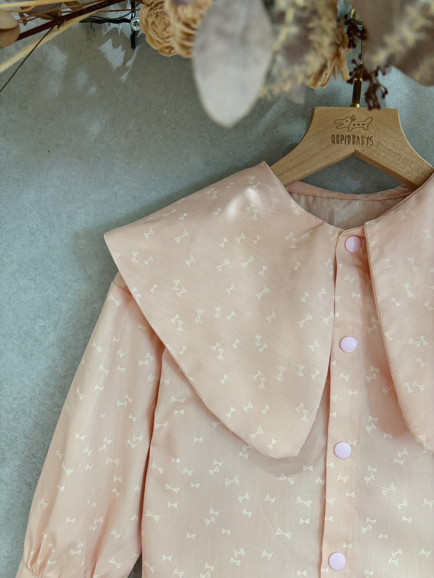 淡粉蝴蝶結 尖領襯衫 (110)