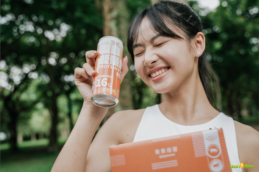運動後來一瓶冰涼的蛋白能量飲，效率補充又兼顧美味，相當便利