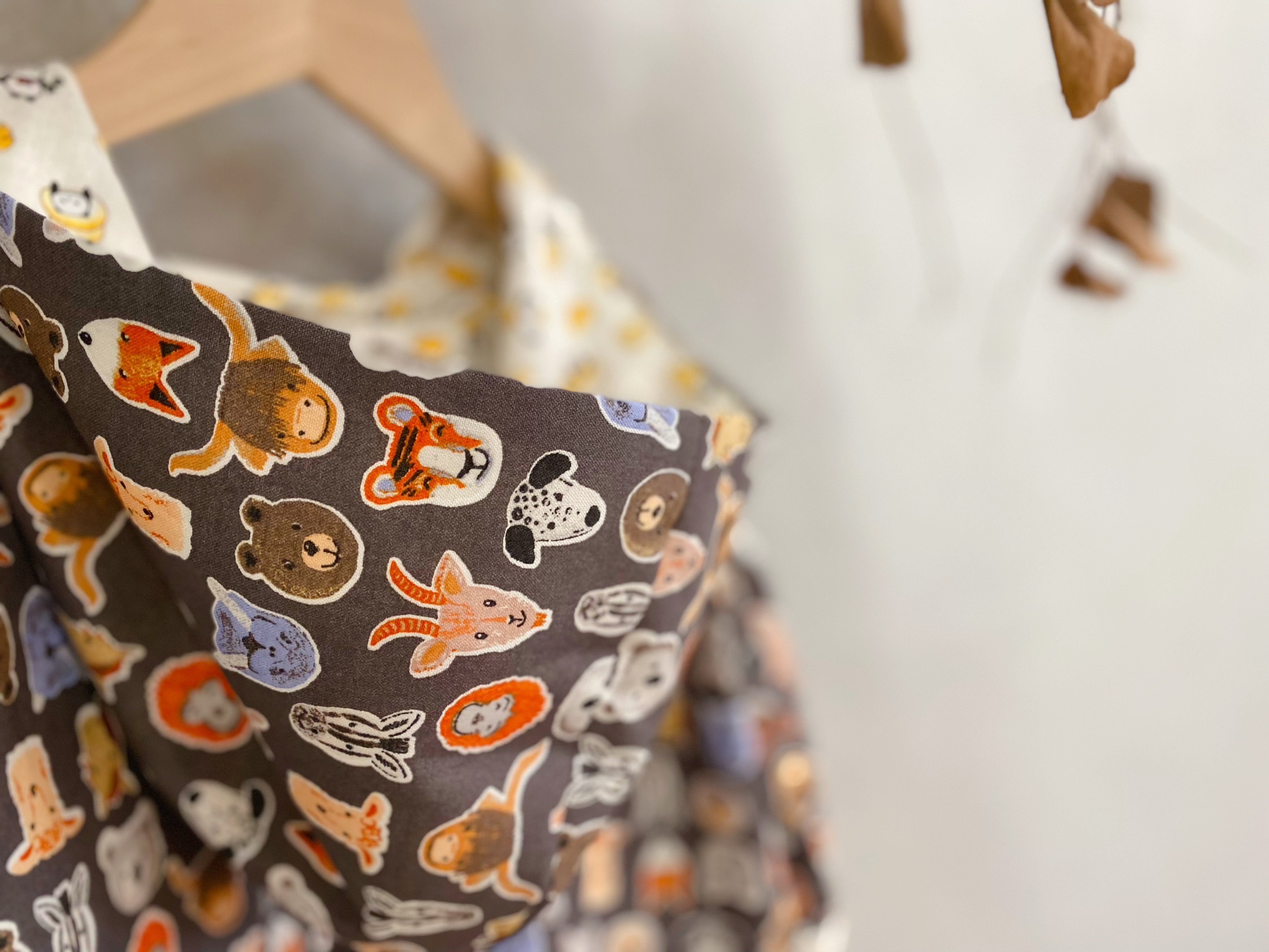 深灰動物頭像 加大寬版外套 (4-6歲)