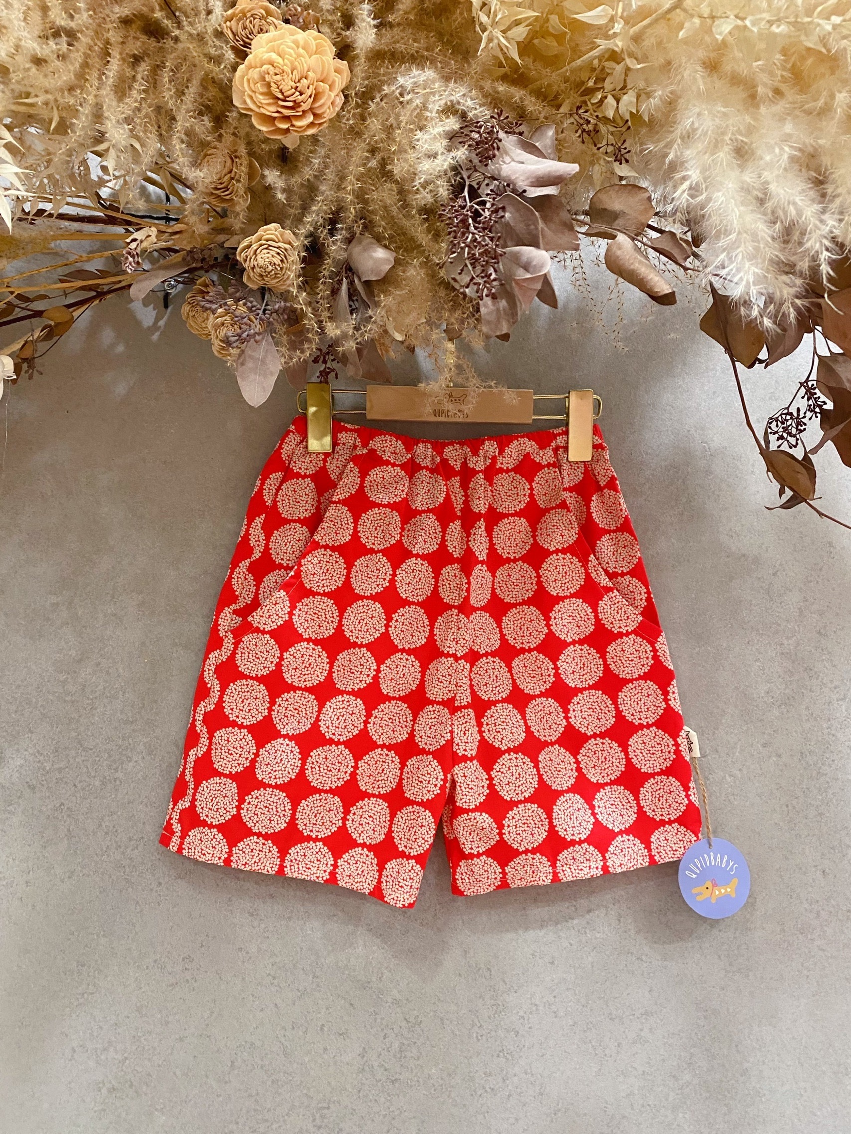 紅底繡球花 口袋短褲 (110)