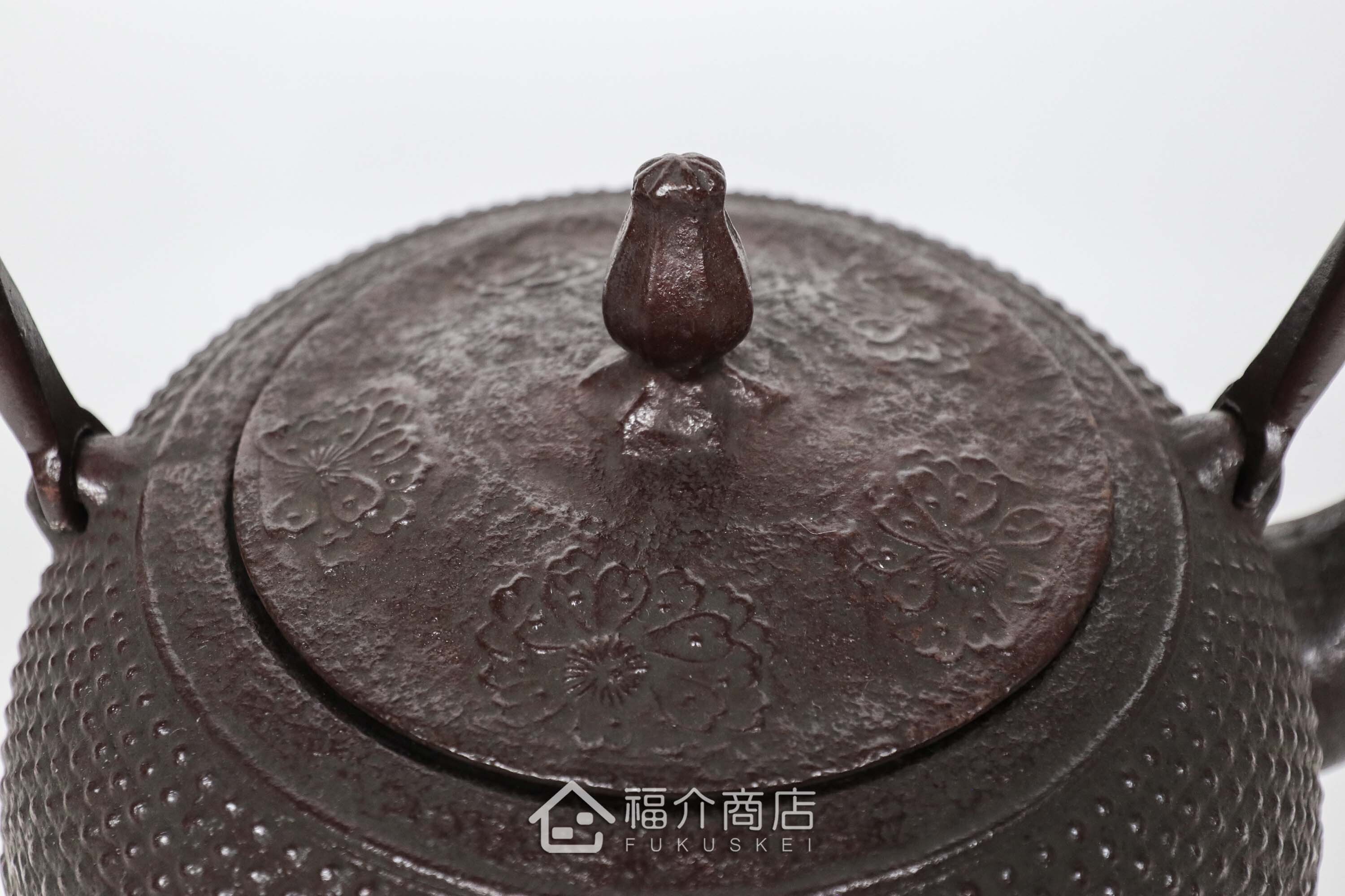 櫻花造型的泡茶煮水鑄鐵壺