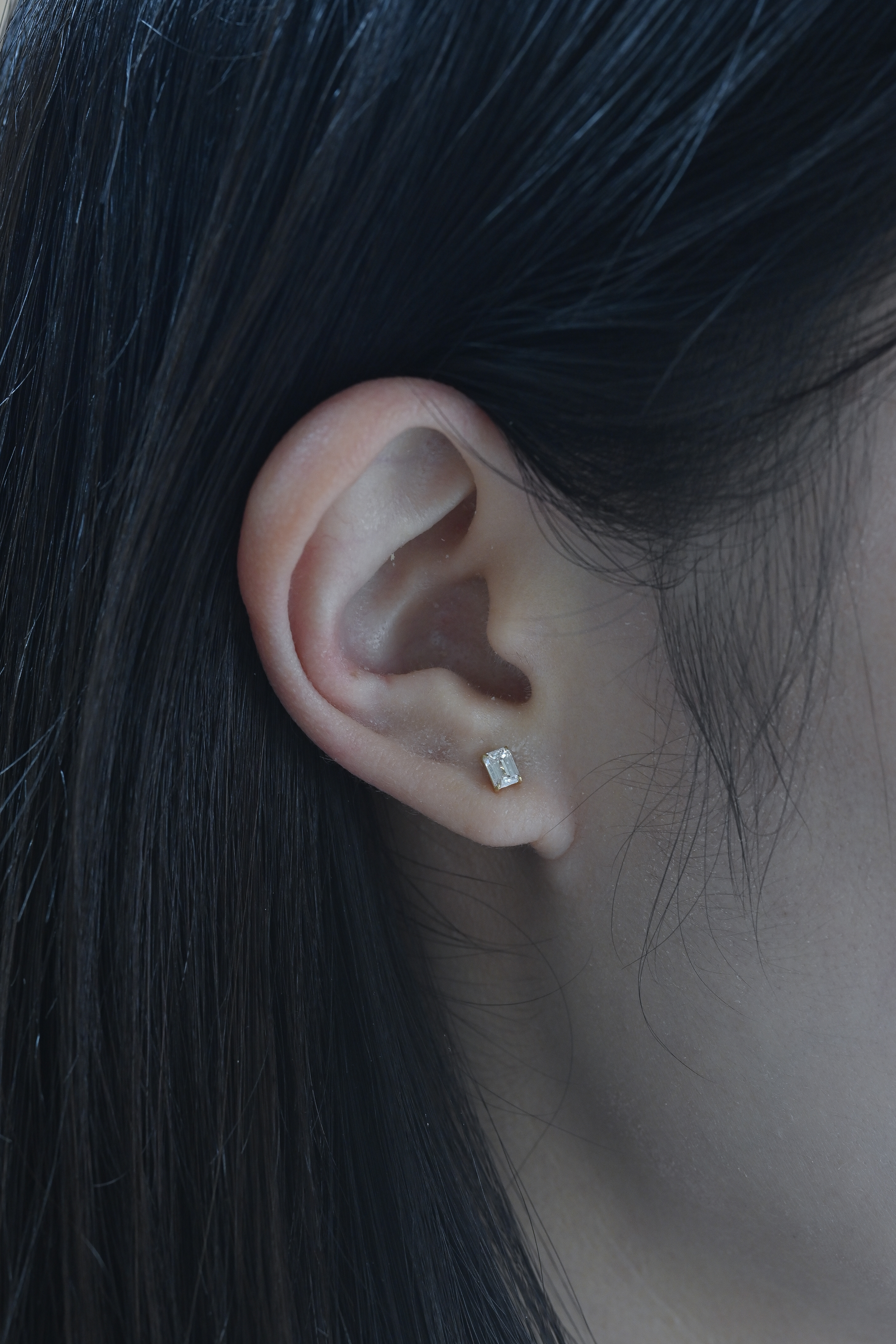 18K 0.30ct Emerald cut Diamond Earring