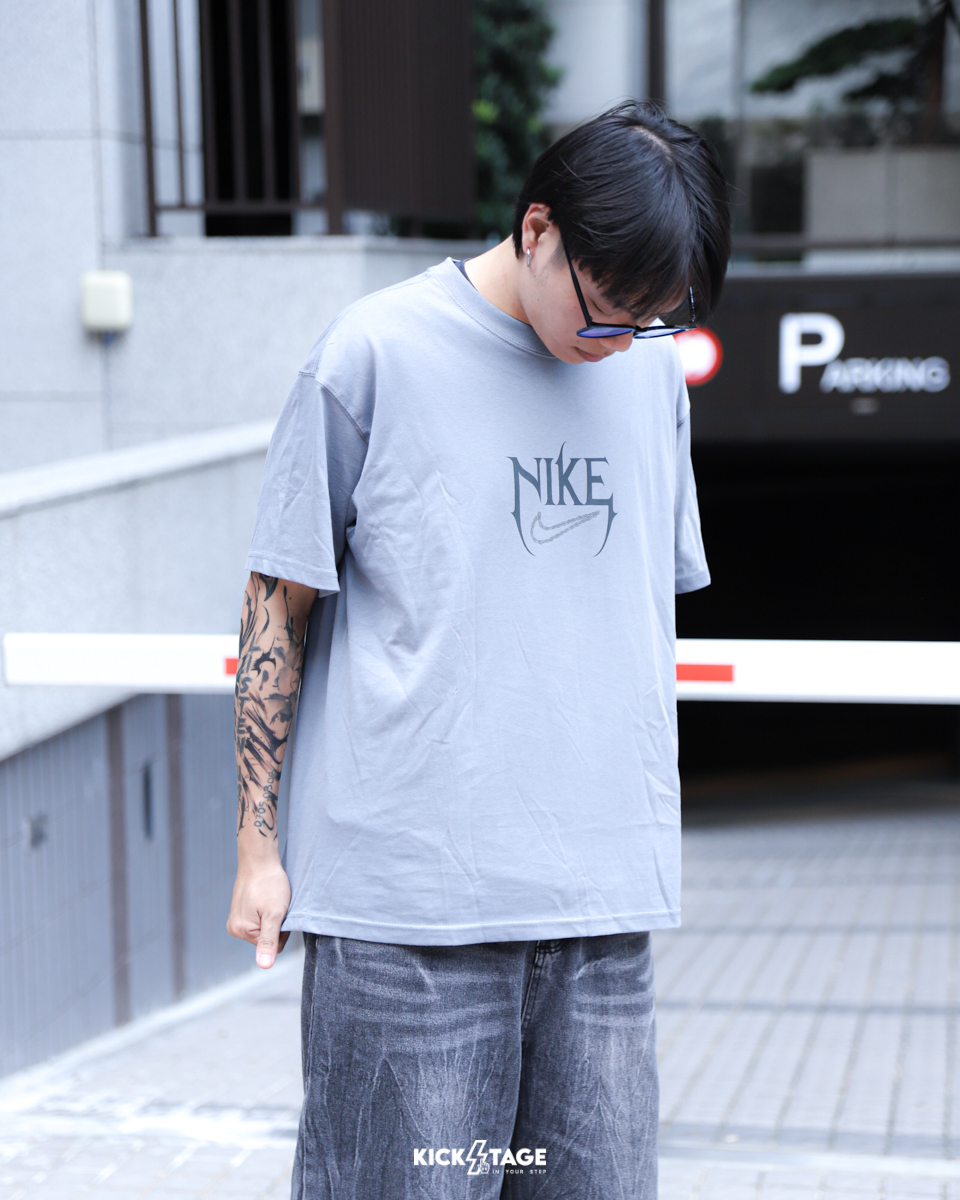 男款 NIKE AS M NK TEE M90 OC VERB 白 灰 印花 灌籃 籃球 純棉 寬鬆 運動 休閒 短T【HJ3432】