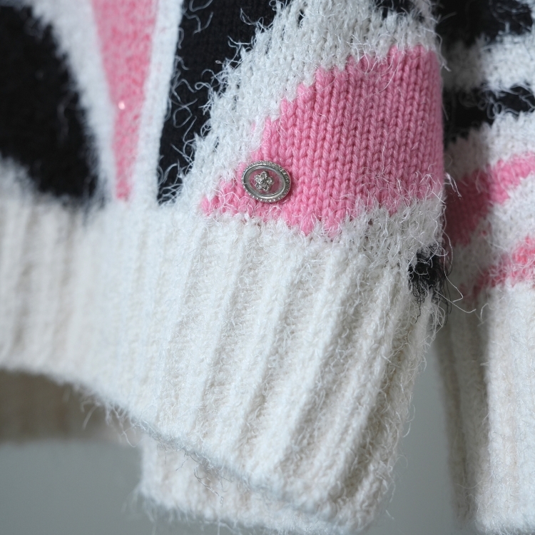 Chanel 白底毛衣面有粉紅色花 40號