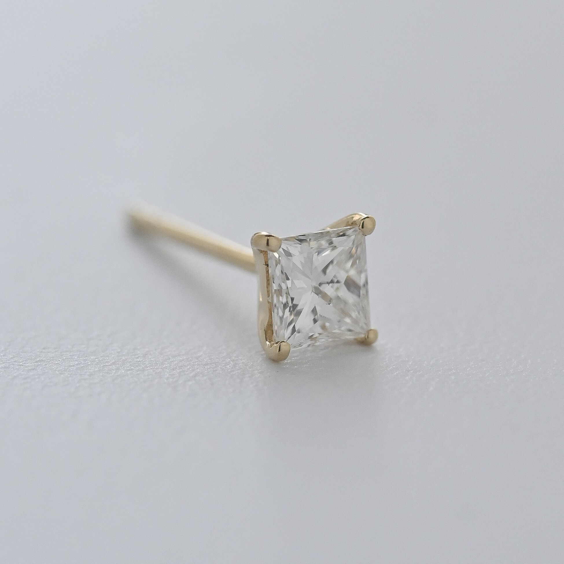 18K 0.30ct Princess Cut Diamond Earring