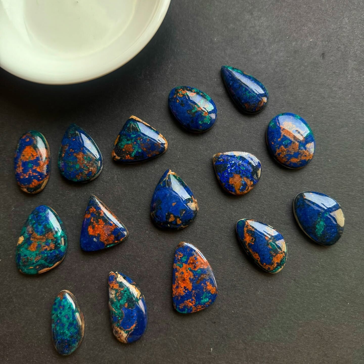 [原石] 剛果藍銅礦（有染色） 水晶蛋面