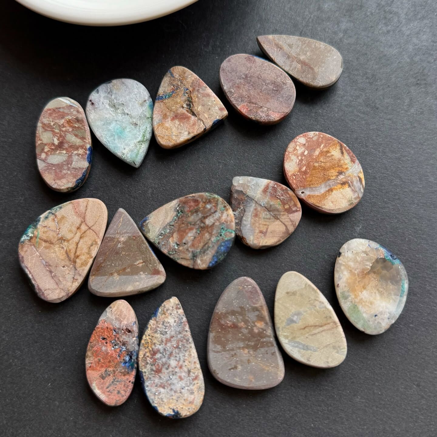 [原石] 剛果藍銅礦（有染色） 水晶蛋面