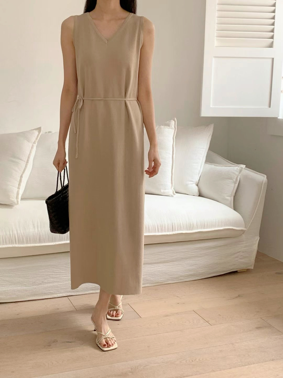 #228N463 不嫌多的，細腰帶背心款針織 OPS