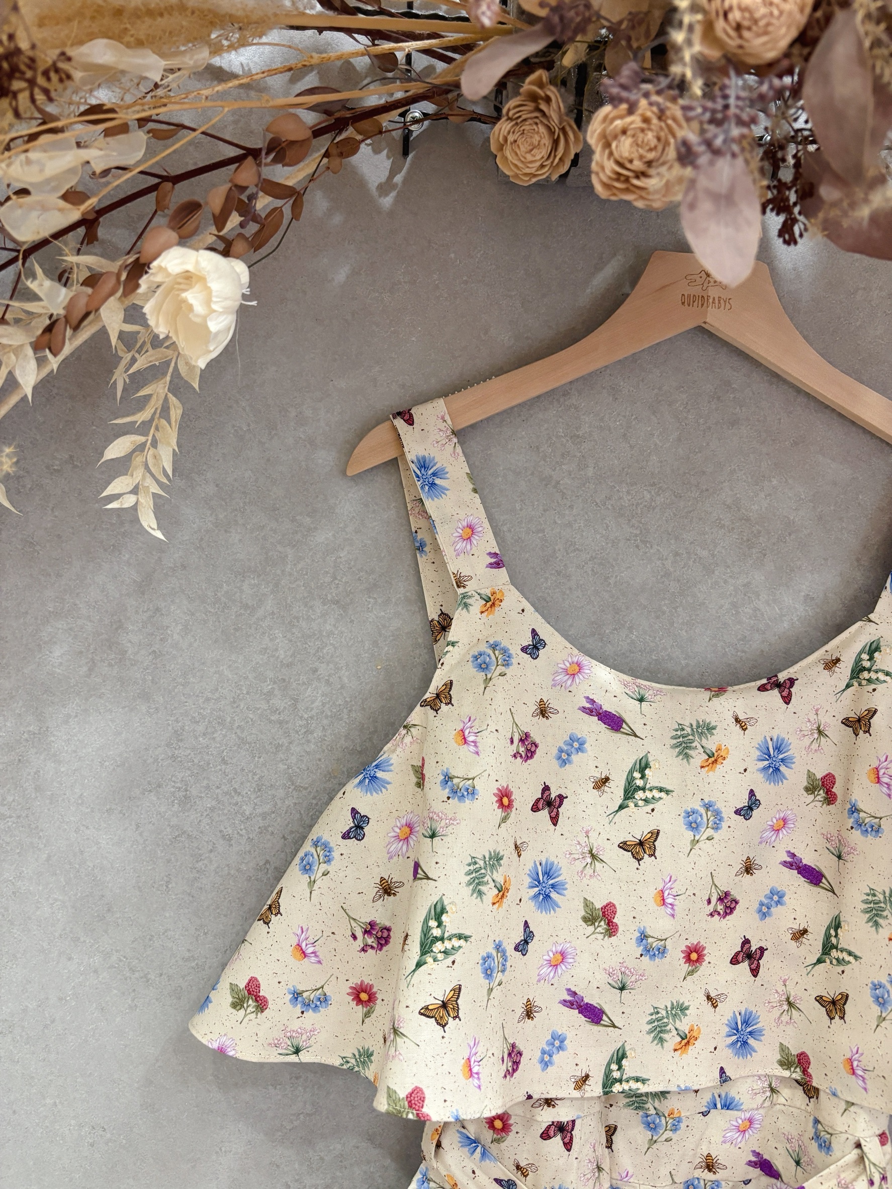 米底蝴蝶世界 媽咪荷葉吊帶長裙