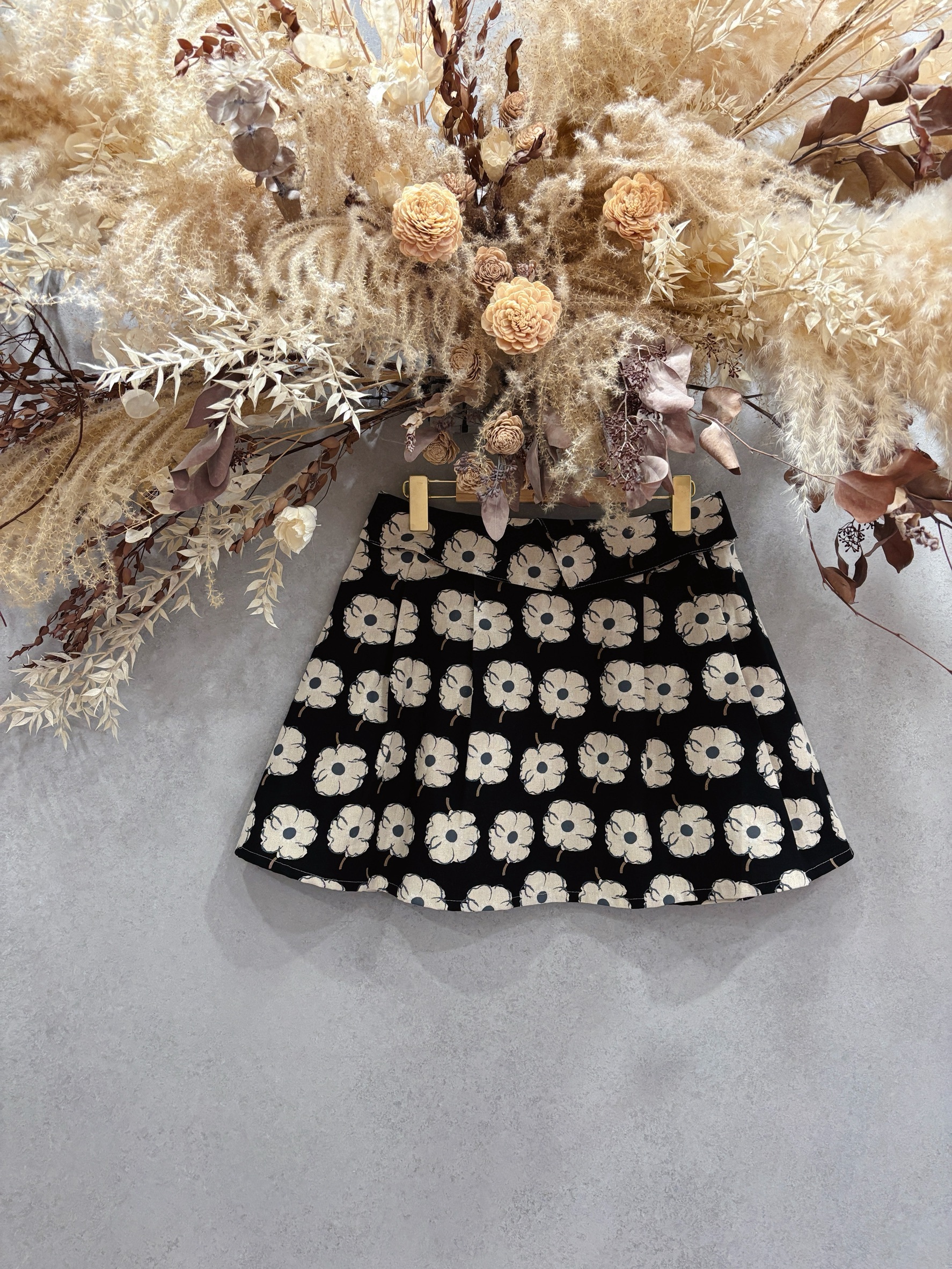 黑底棉花 媽咪翻摺連褲短裙 (L)