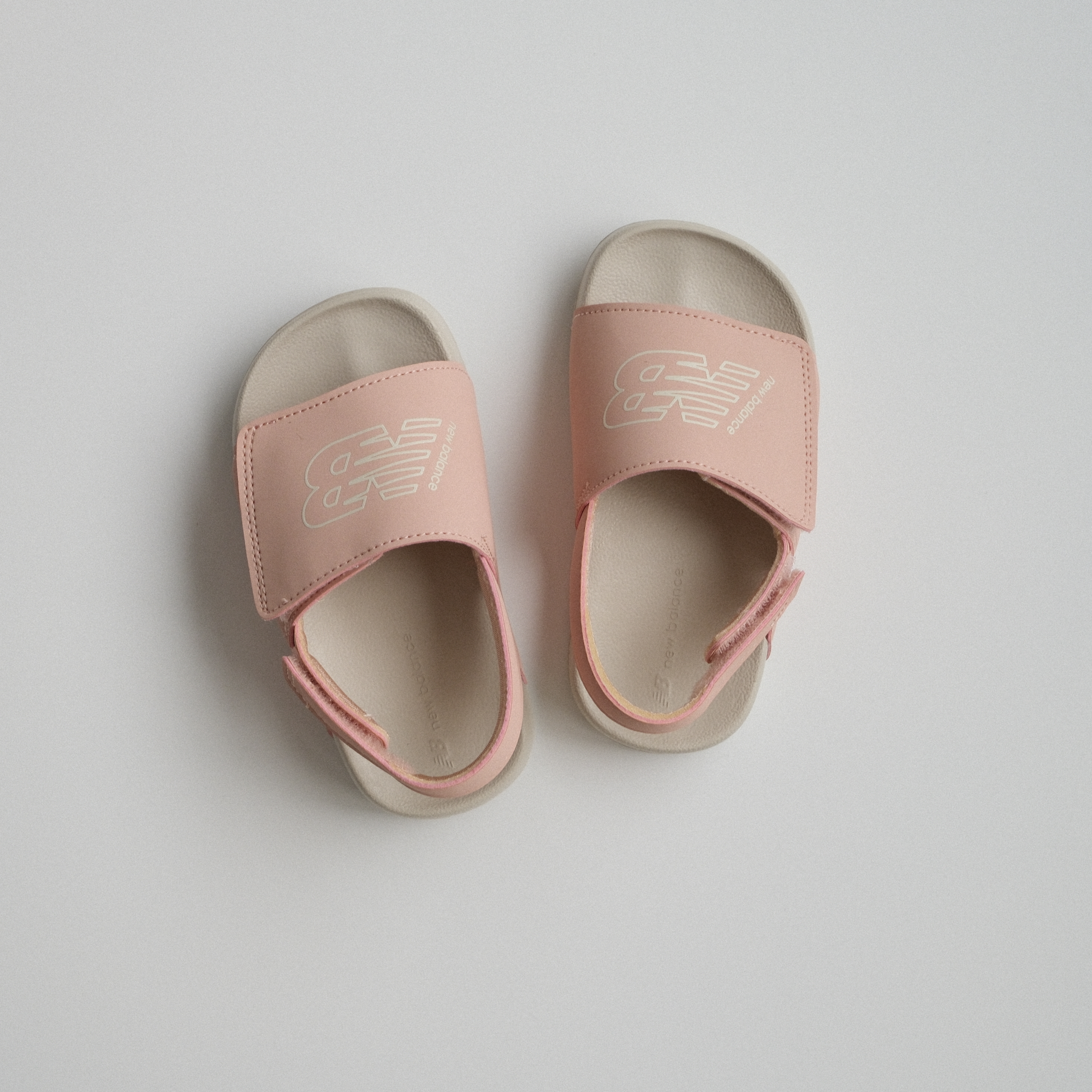 特價現貨，15CM┃韓國製 new balance baby 露趾 魔鬼氈 涼鞋